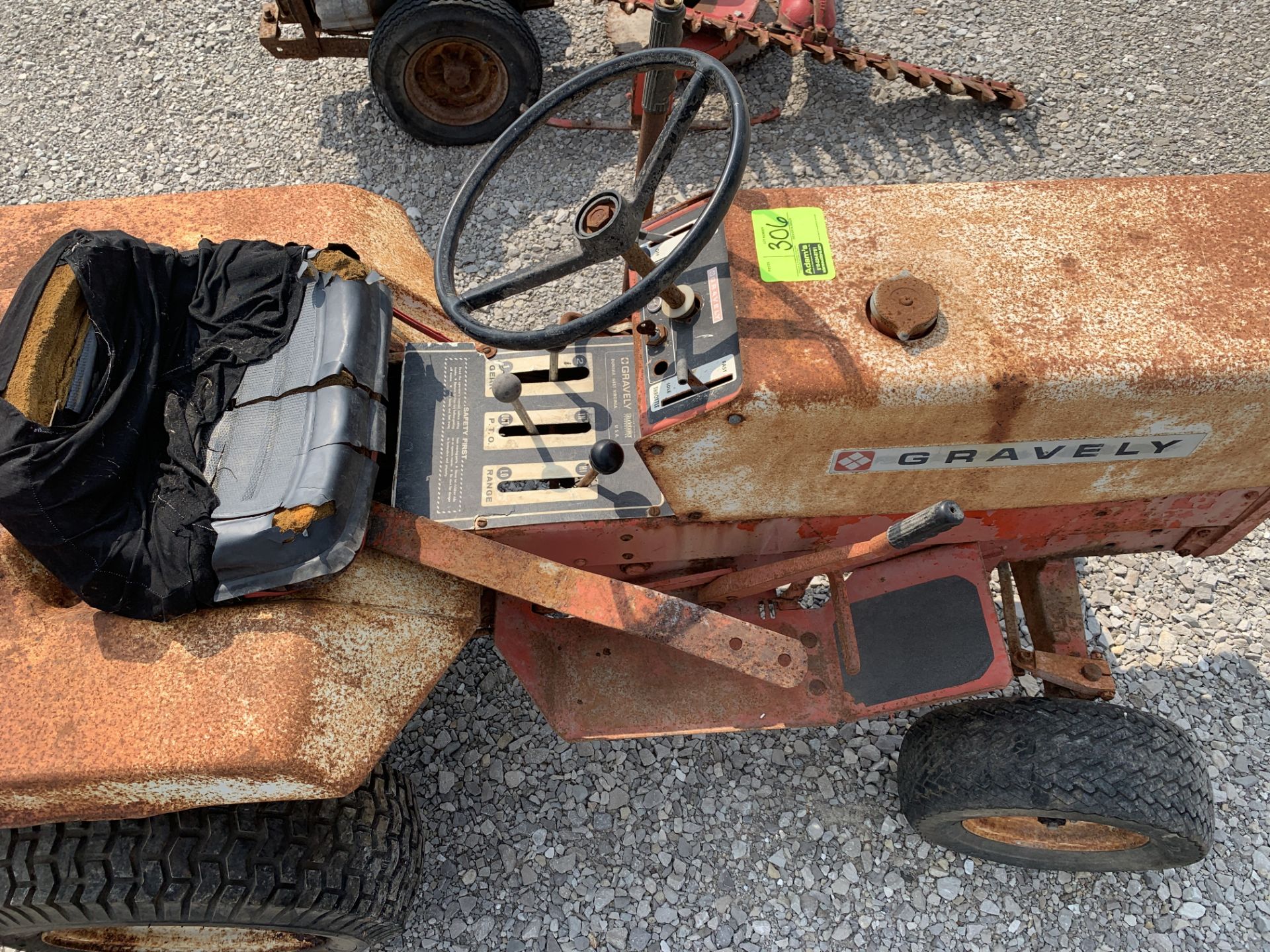 GRAVELY GARDEN TRACTOR