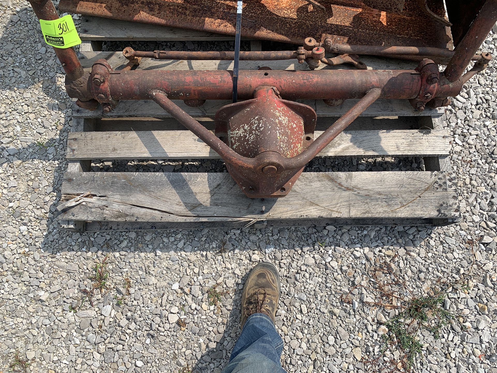 ANTIQUE TRACTOR FRONT END