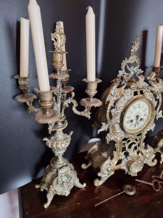 Brass clock garniture with a pair of ornate candelabra. Includes 2 keys and pendulum. Condition. - Image 6 of 11
