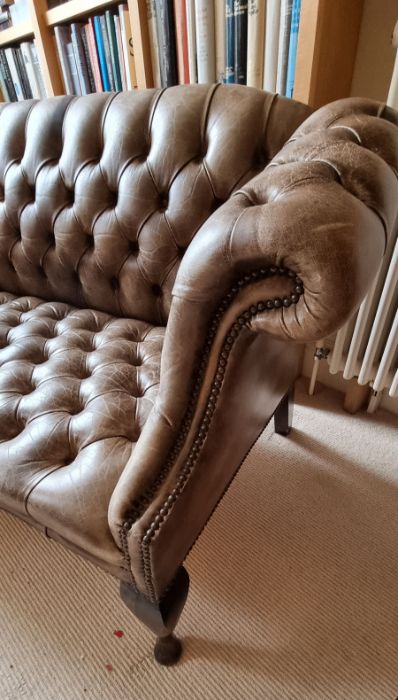 A 2 seater Chesterfield sofa, buttoned leather in olive green/brown.condition Very good. No signs of - Image 5 of 6