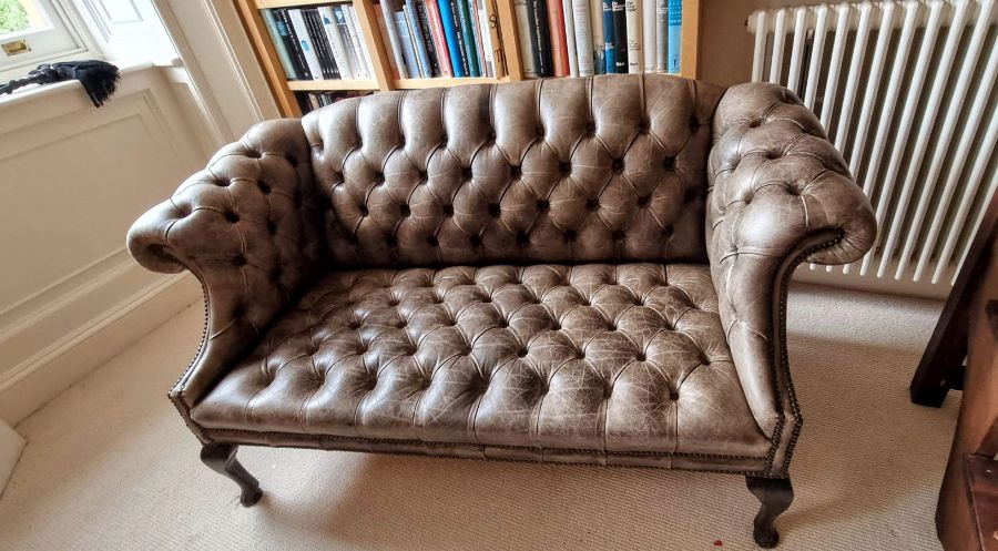 A 2 seater Chesterfield sofa, buttoned leather in olive green/brown.condition Very good. No signs of - Image 3 of 6