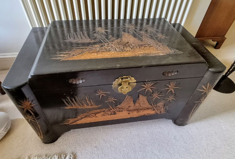 Travel chest, depicting Oriental fishing scenes, wooden, floating top shelf - 100x56x50cm