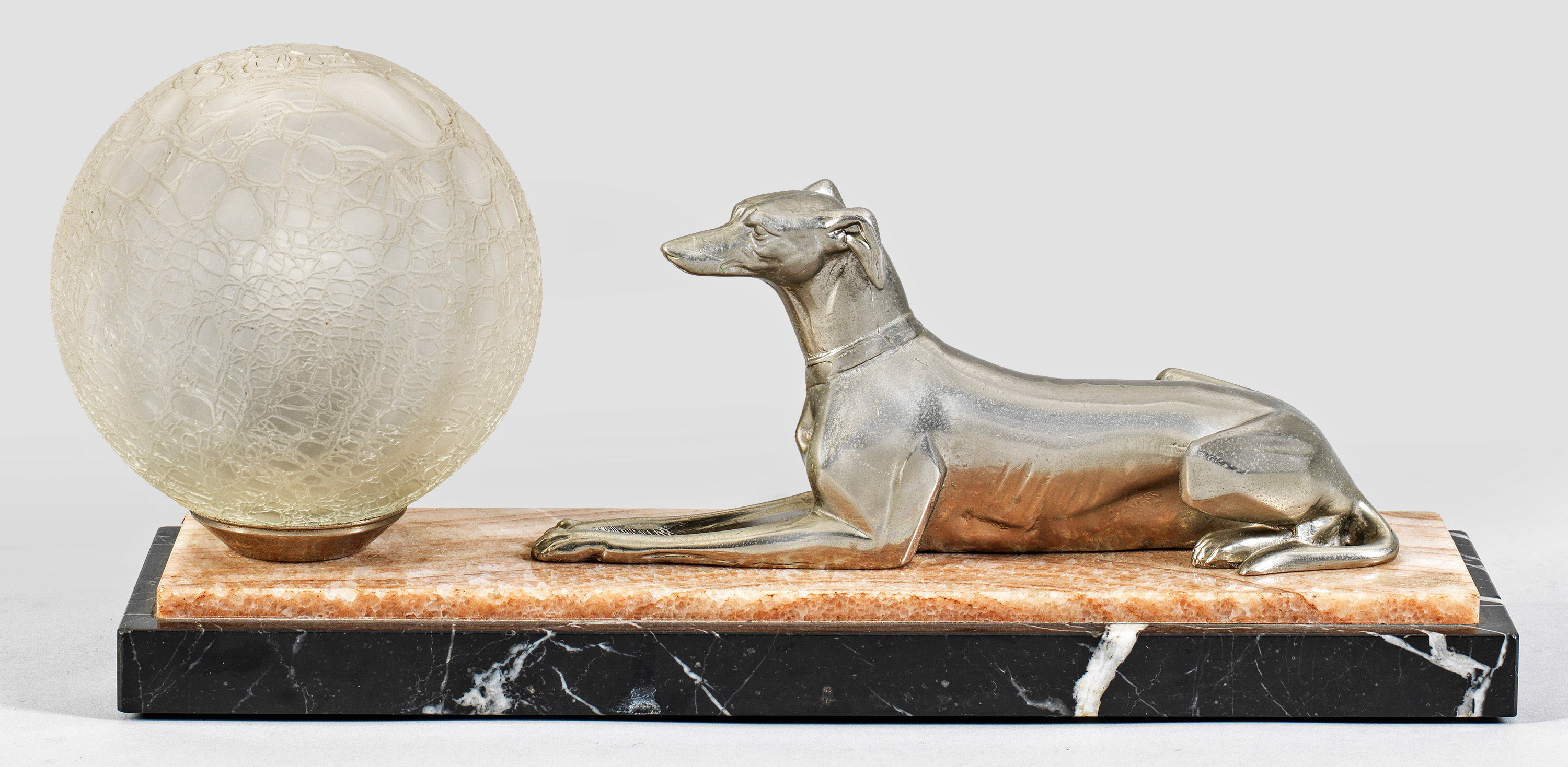 Figürliche Art Déco-Tischlampe mit Windhund