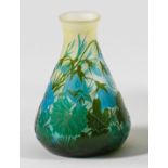 Gallé-Vase mit Campanula-Dekor