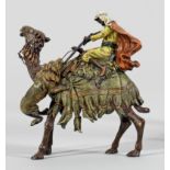 Auf einem Kamel reitender Araber im Kampf mit einem Löwen