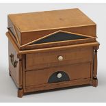 Biedermeier-Miniaturkommode