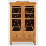 Biedermeier-Vitrinenschrank