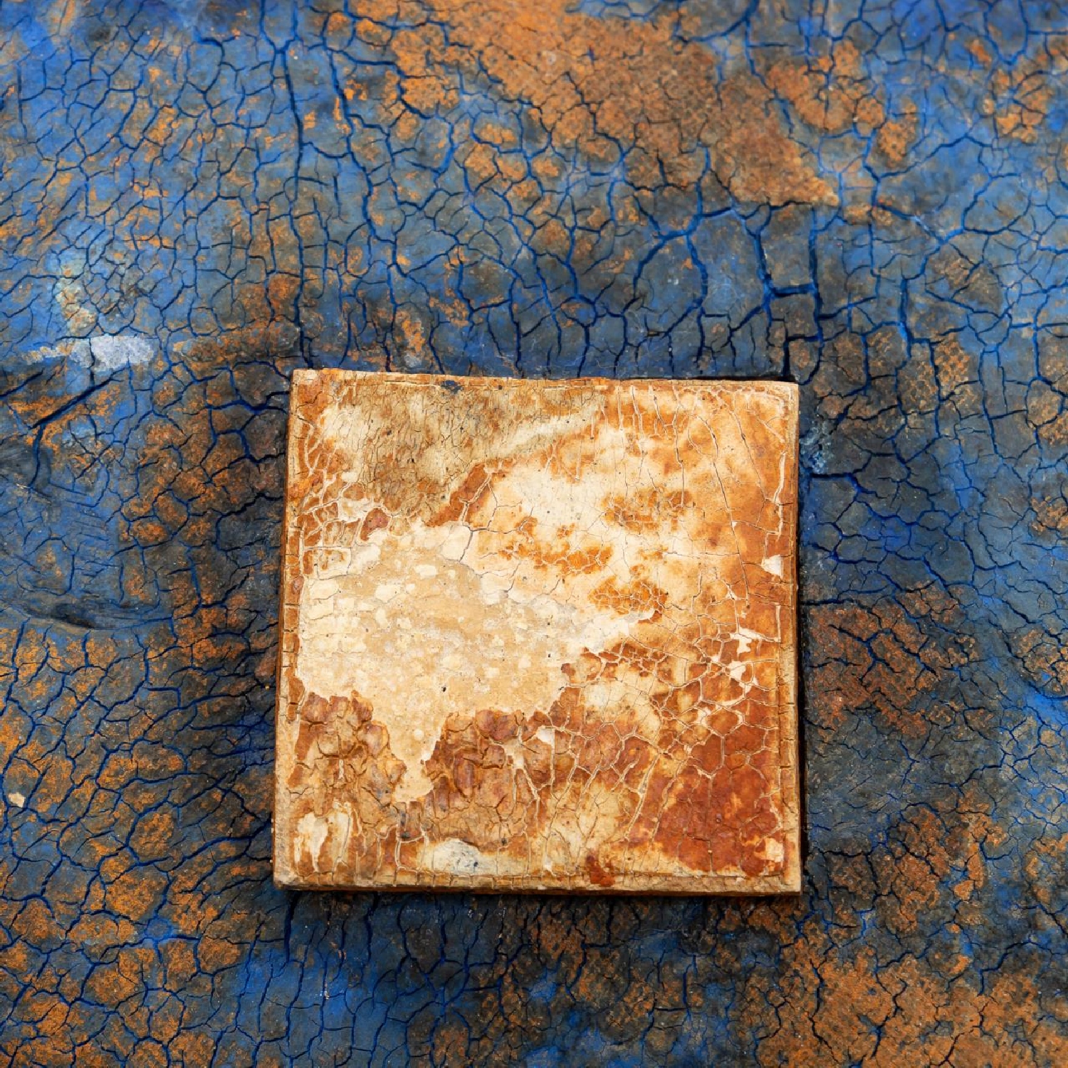 RMS CARPATHIA, SALVAGED BLUE/WHITE LINOLEUM TILES - Image 4 of 6