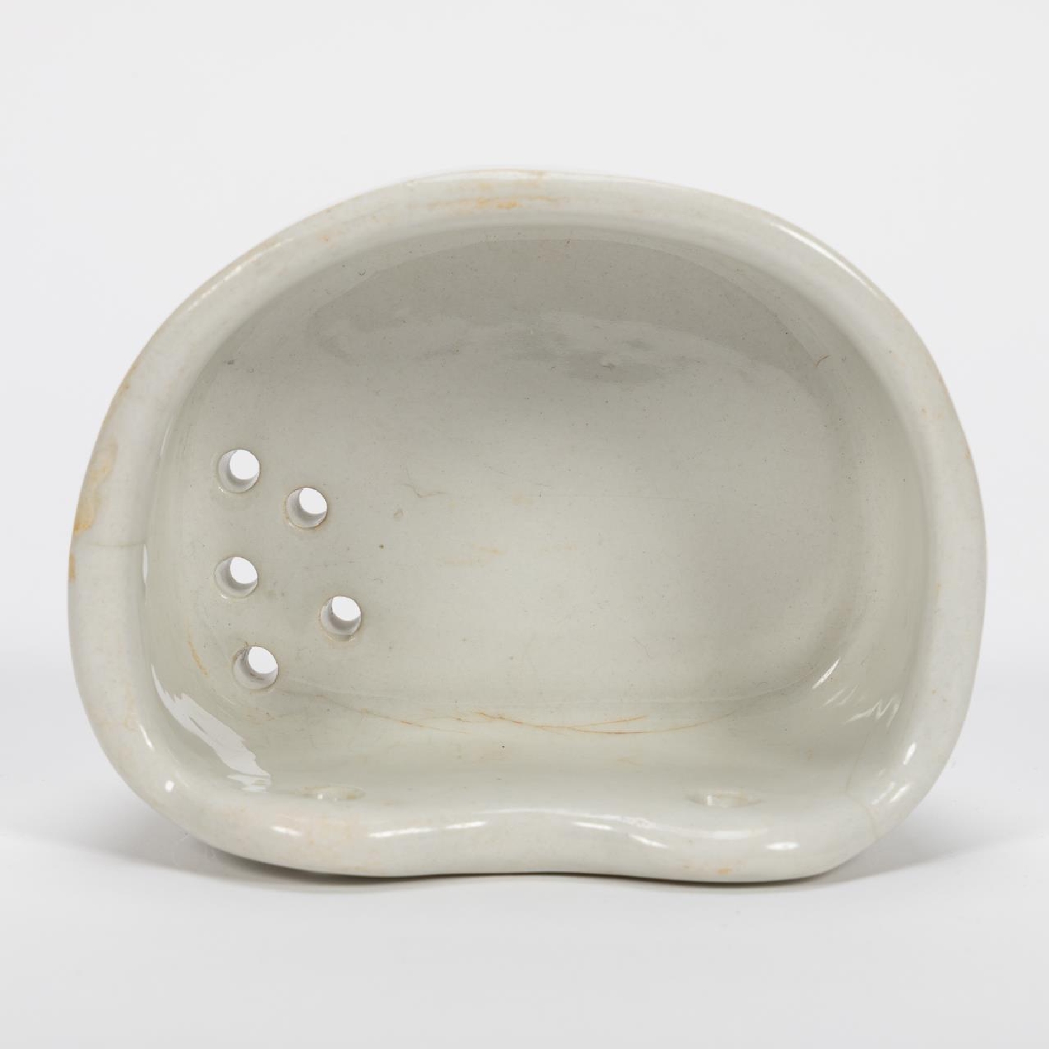 RMS CARPATHIA, SALVAGED WHITE PORCELAIN SOAP DISH - Image 6 of 8