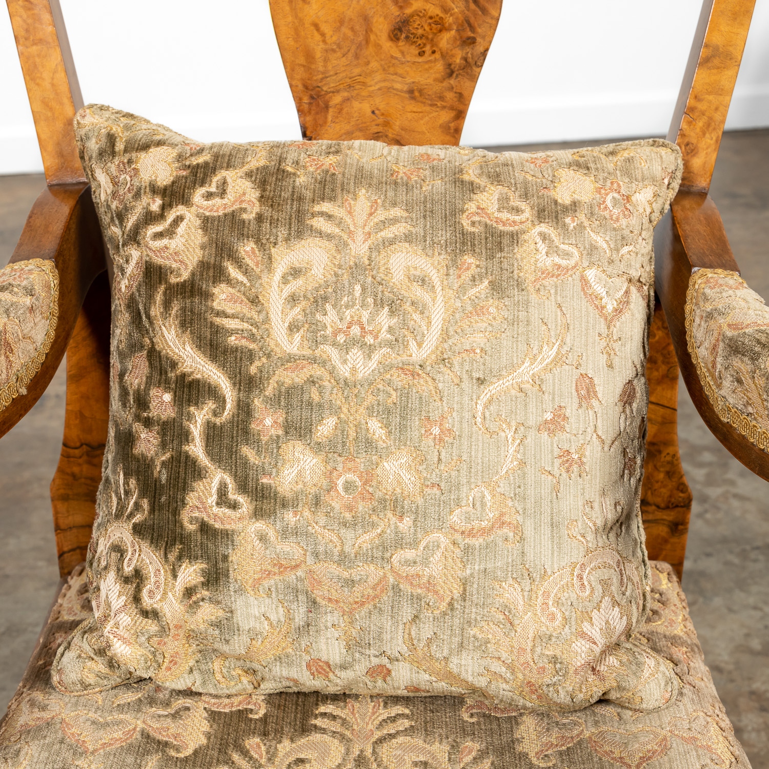 PAIR OF ITALIAN ROCOCO STYLE WALNUT ARMCHAIRS - Image 6 of 7