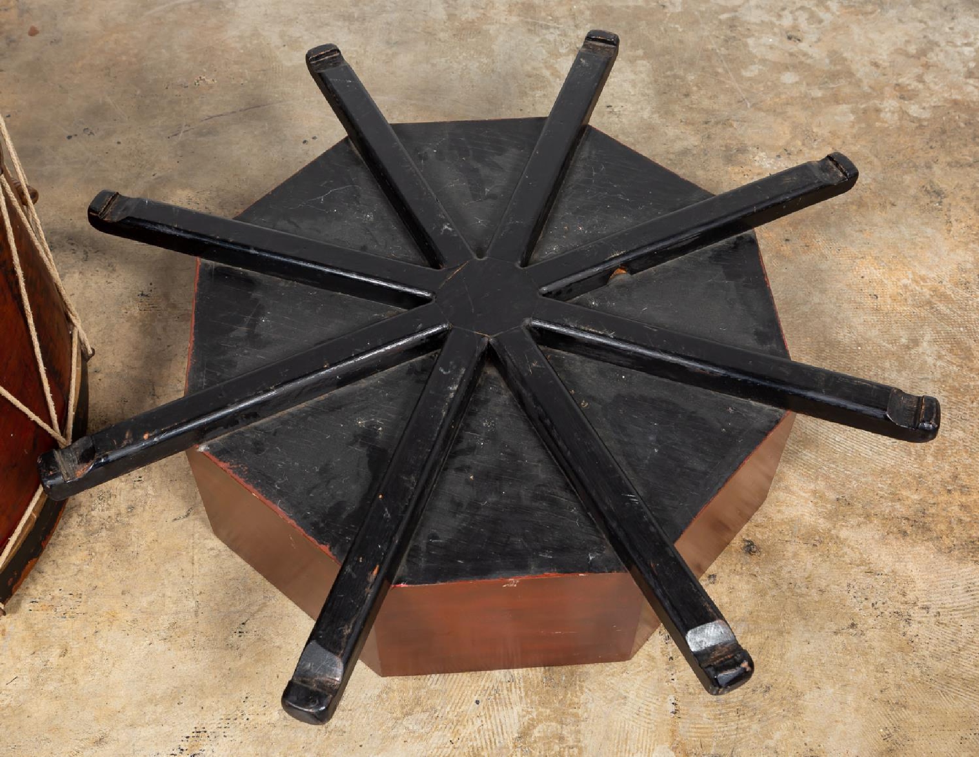 LARGE 19TH CENTURY DRUM FORM COFFEE TABLE - Image 7 of 9