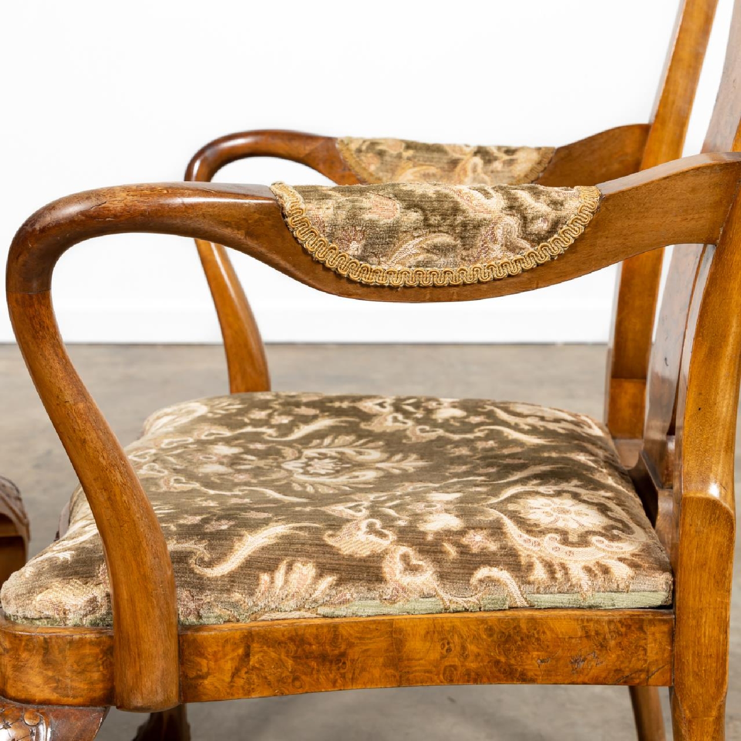 PAIR OF ITALIAN ROCOCO STYLE WALNUT ARMCHAIRS - Image 5 of 7