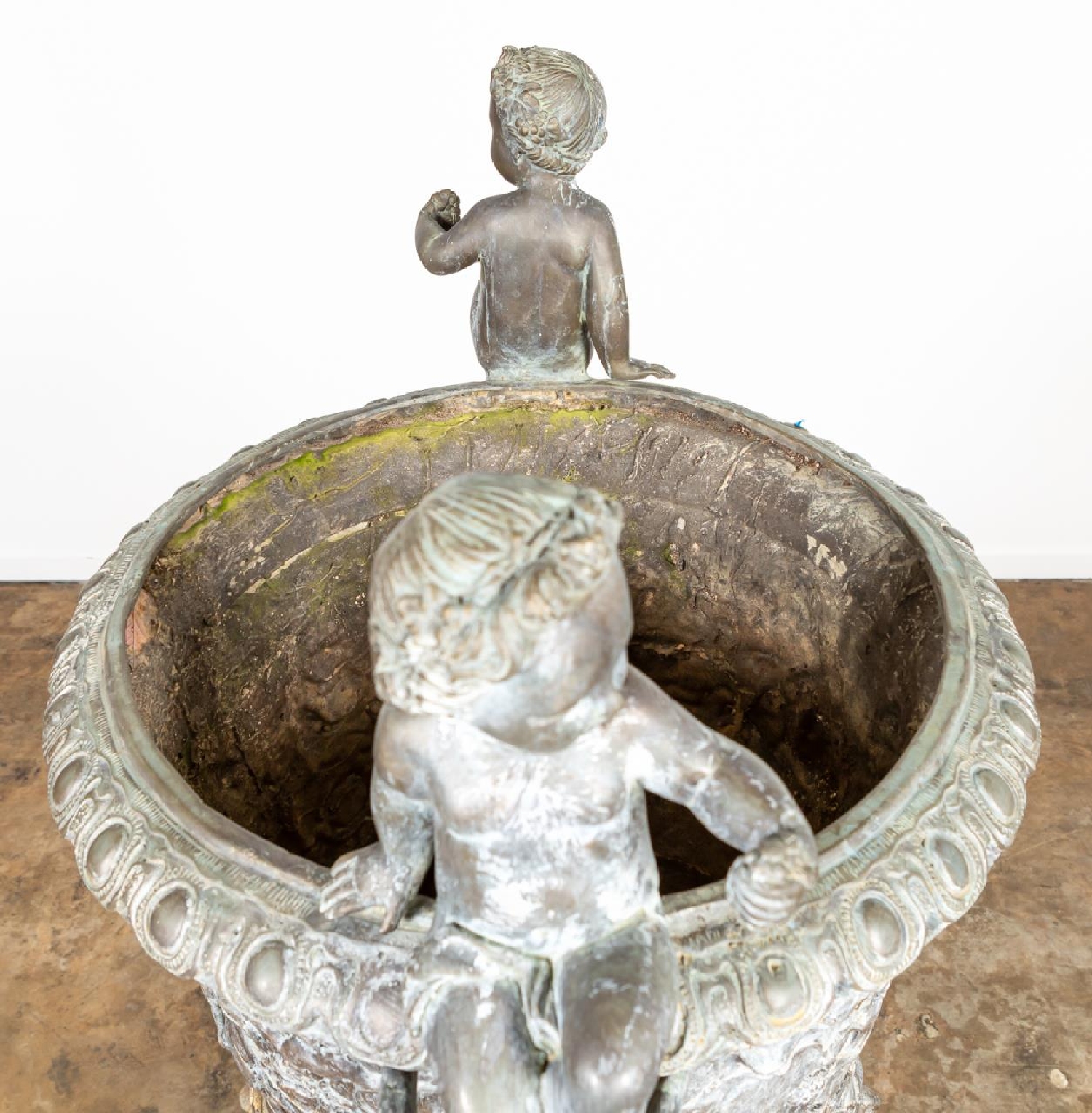 MONUMENTAL CONTINENTAL LEAD GARDEN URN ON STAND - Image 6 of 8