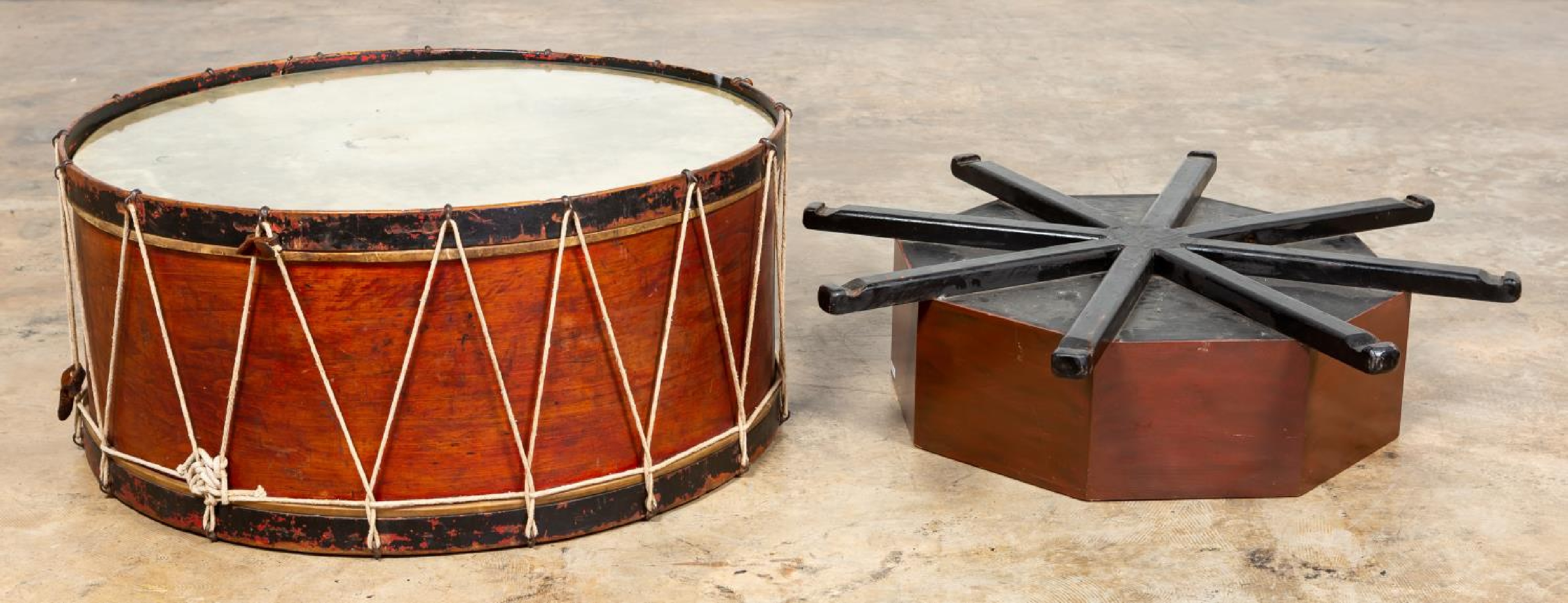 LARGE 19TH CENTURY DRUM FORM COFFEE TABLE - Image 5 of 9