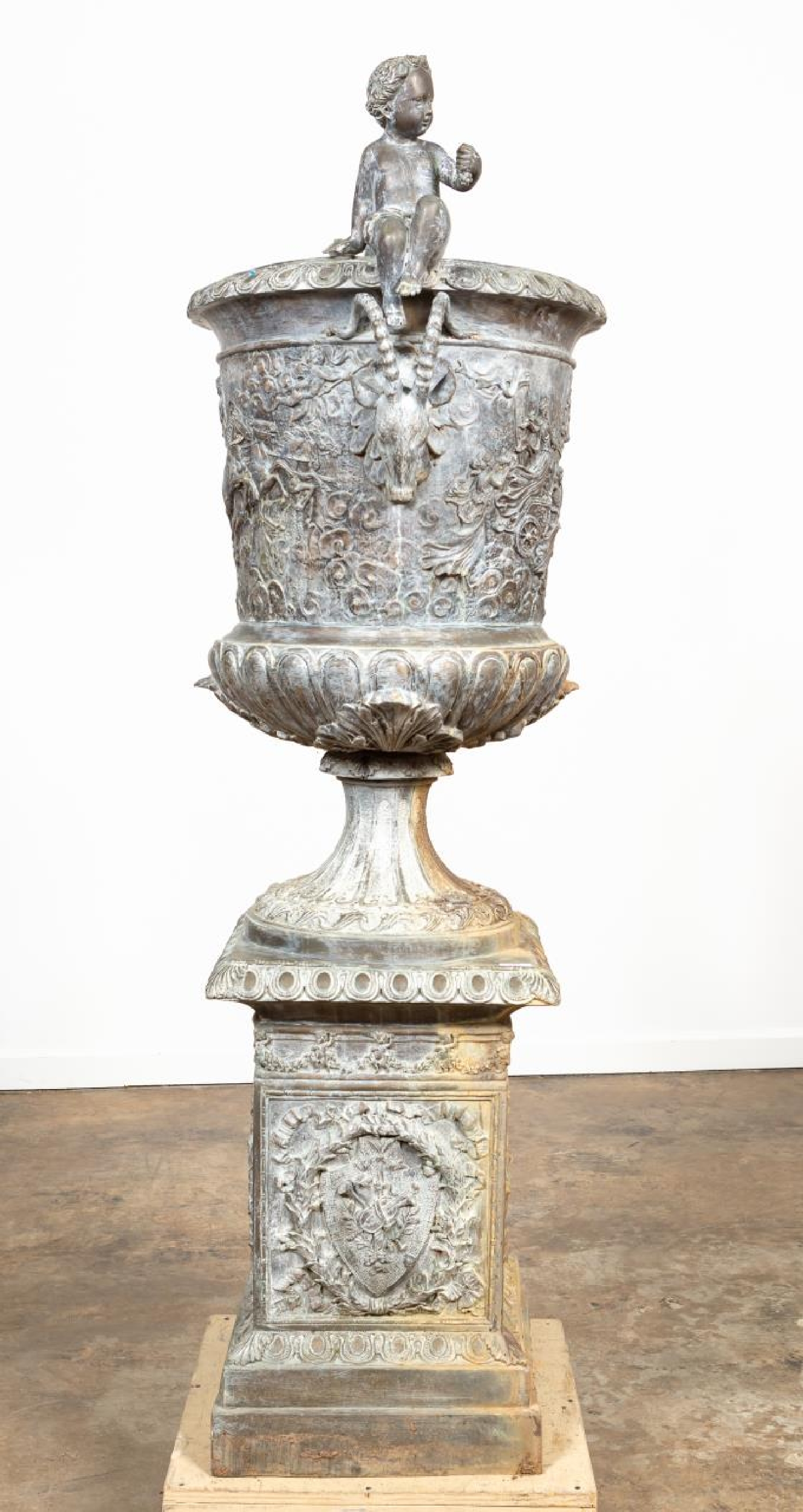 MONUMENTAL CONTINENTAL LEAD GARDEN URN ON STAND - Image 3 of 8