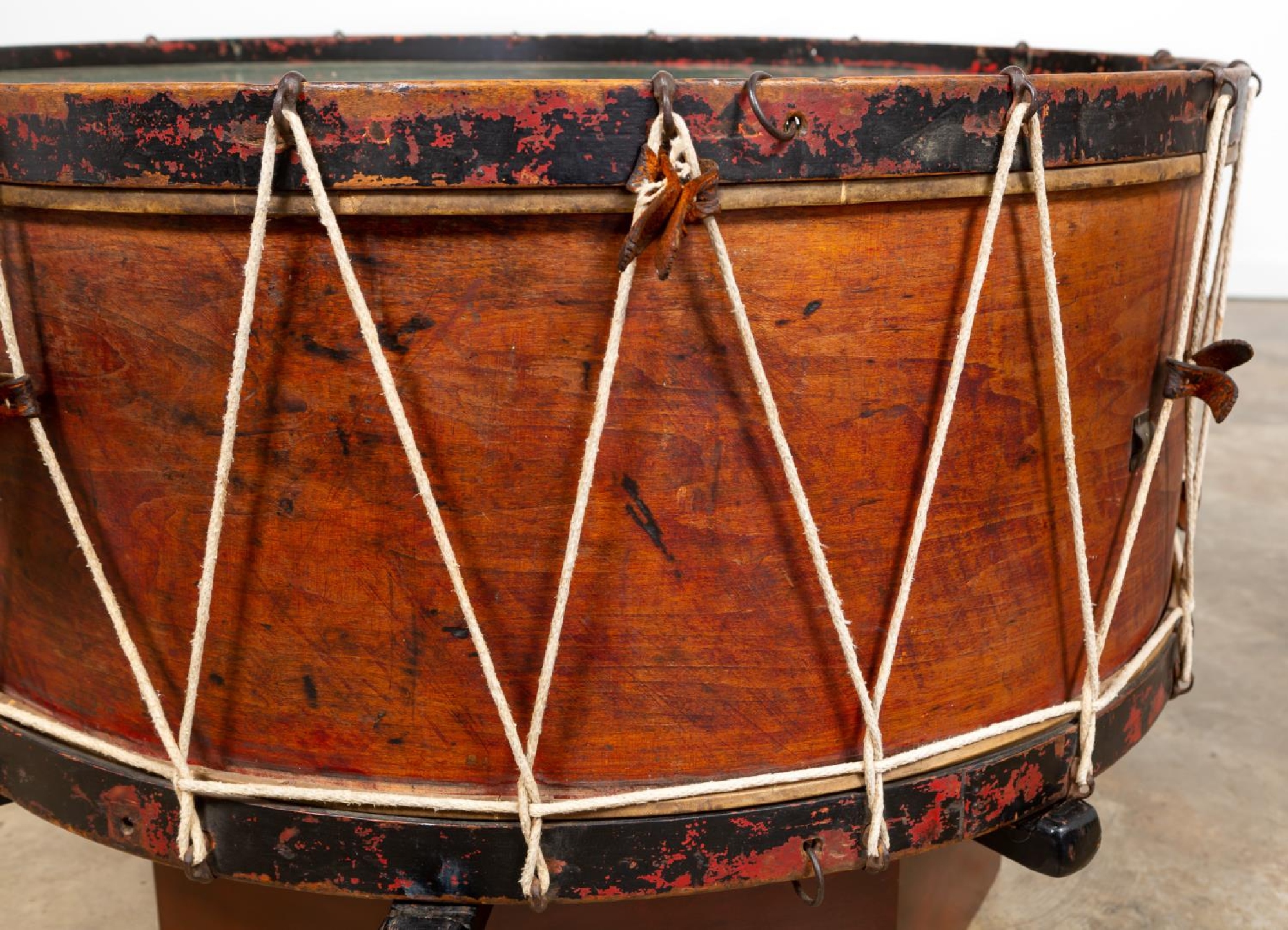 LARGE 19TH CENTURY DRUM FORM COFFEE TABLE - Image 9 of 9