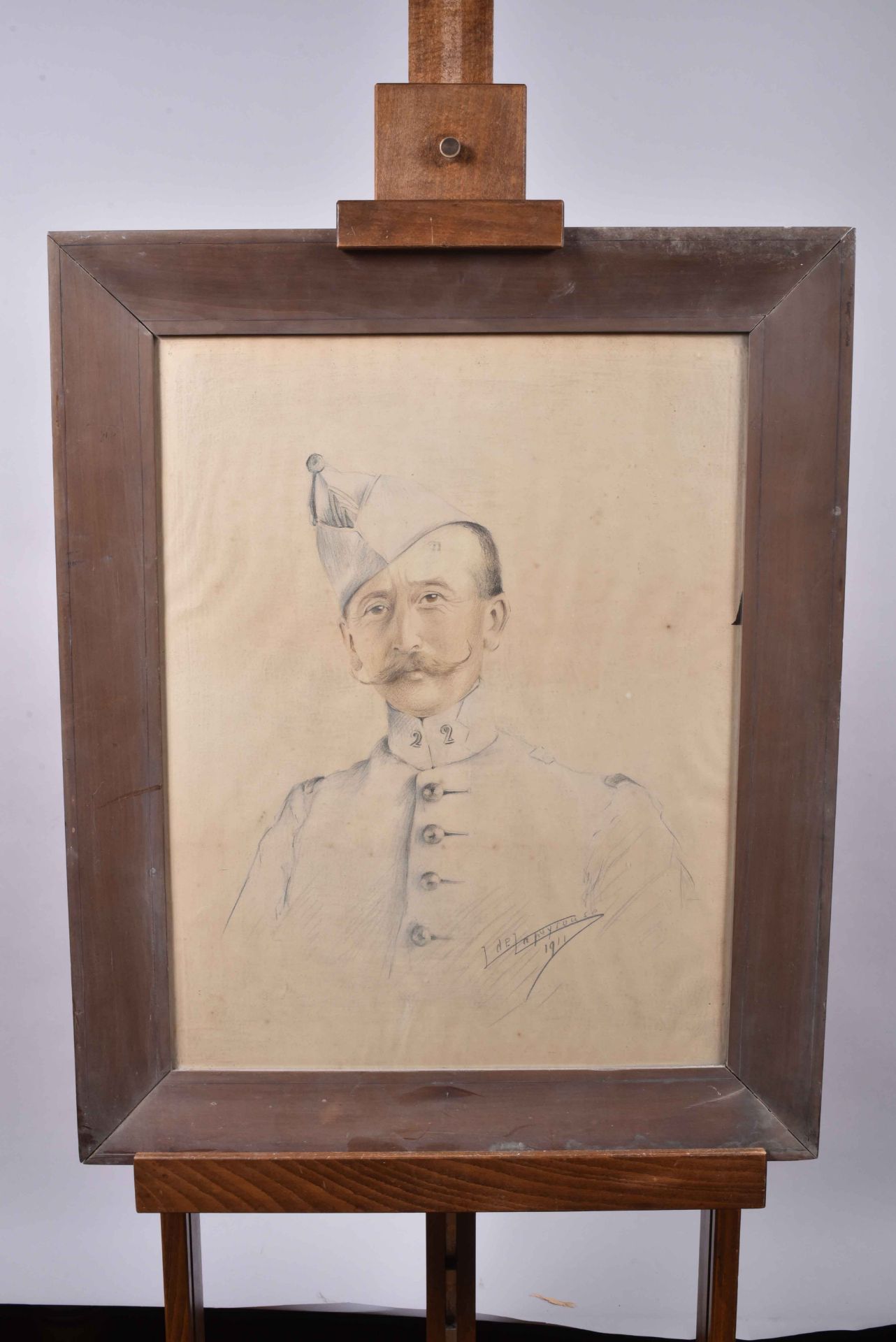 V. de LAPEYROUSE, portrait d'homme en habit militaire, dessin en couleurs signé en bas à droite et d