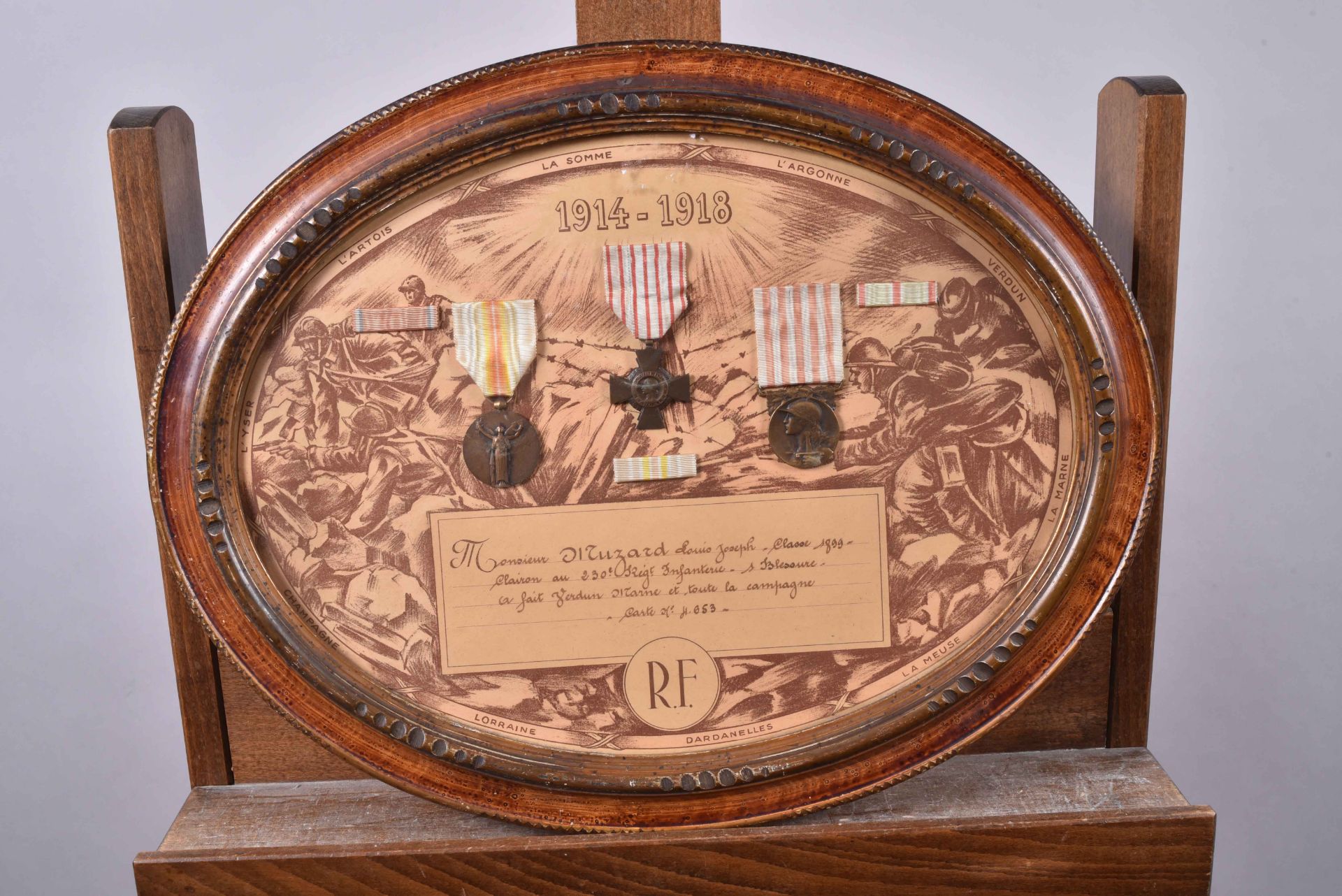 Clairon Louis Muzard du 230e R.I. Tableau souvenir avec 3 décorations : Médaille Interalliée, Croix 