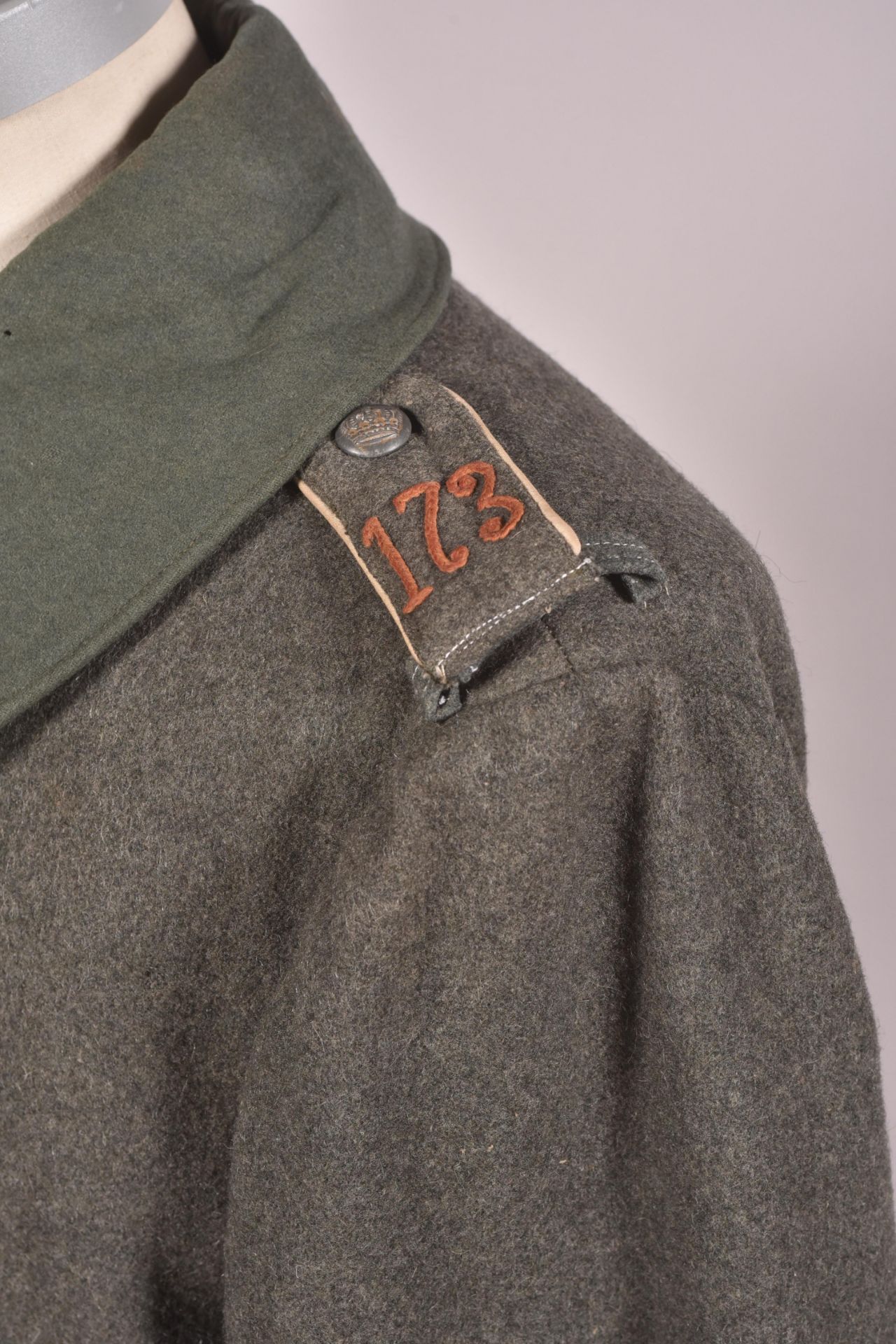 Manteau allemand troupe feldgrau modèle 1915. Il est en très bon état général, bien marqué du - Image 2 of 6