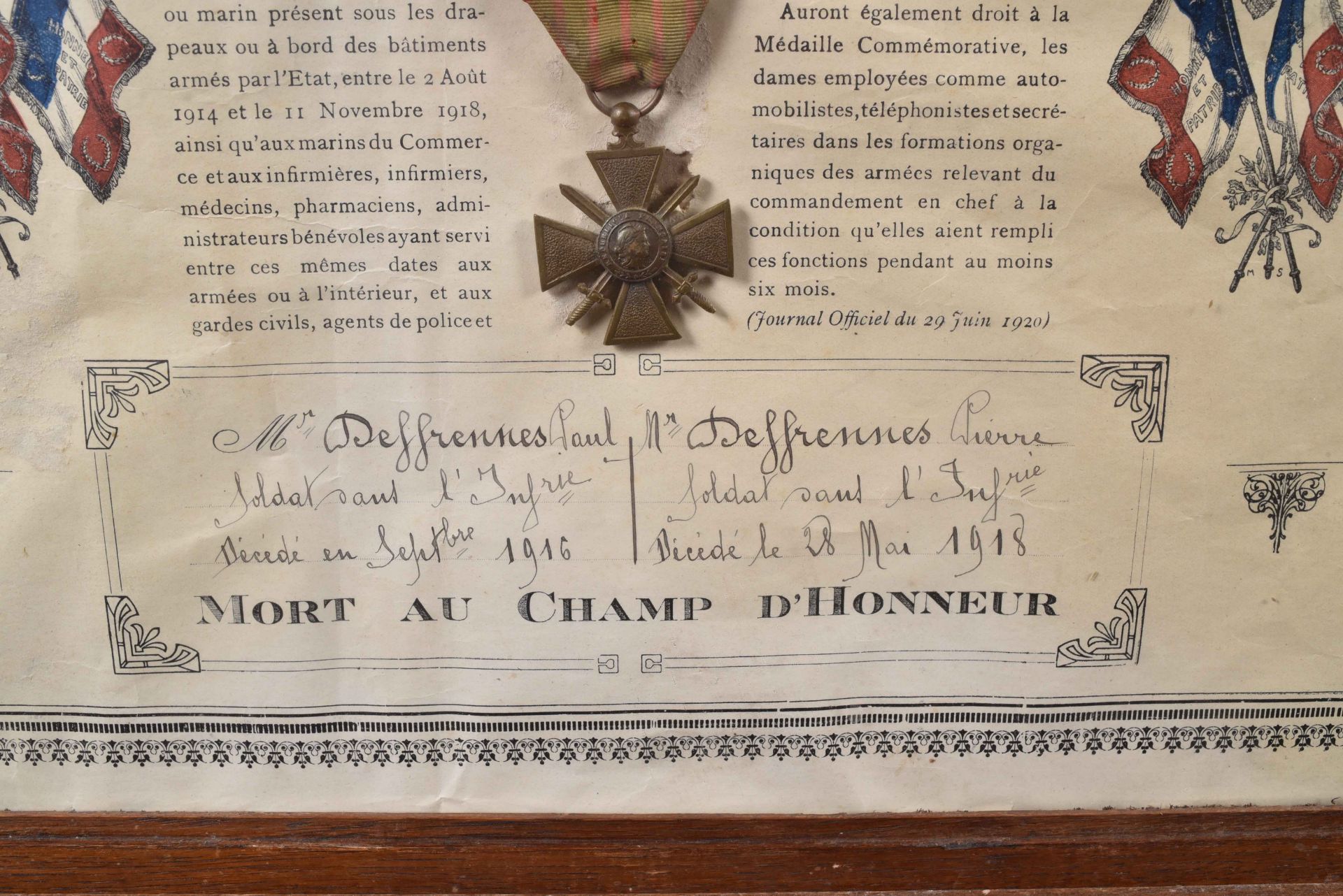 Souvenirs de deux frères lillois : le Sergent Paul Deffrennes, du 327e R.I. mort pour la France le 6 - Bild 2 aus 2