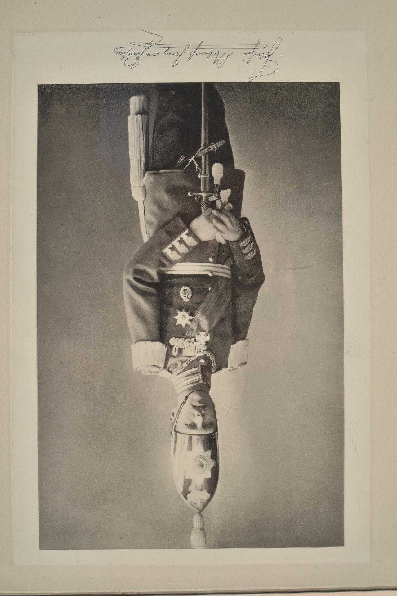 All- le Kronprinz Guillaume de Prusse en tenue d’officier du 1er régiment de la Garde à pied et le P - Bild 3 aus 4