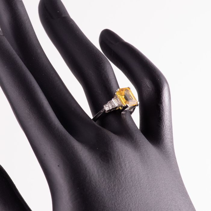 18ct Gold 1.65ct Yellow Sapphire & Diamond Art Deco Ring - Image 3 of 6