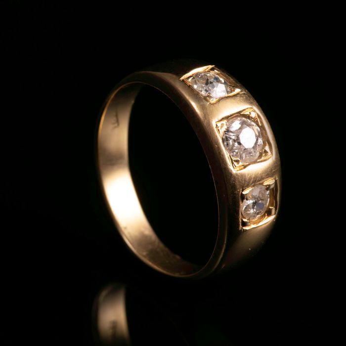 18ct Gold 1ct Mine Cut Diamond Ring - Image 4 of 7