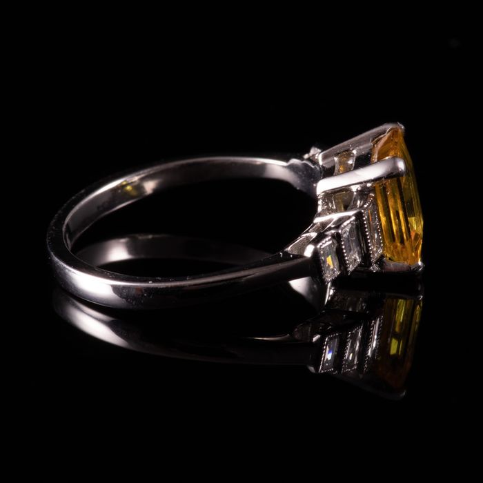 18ct Gold 1.65ct Yellow Sapphire & Diamond Art Deco Ring - Image 4 of 6