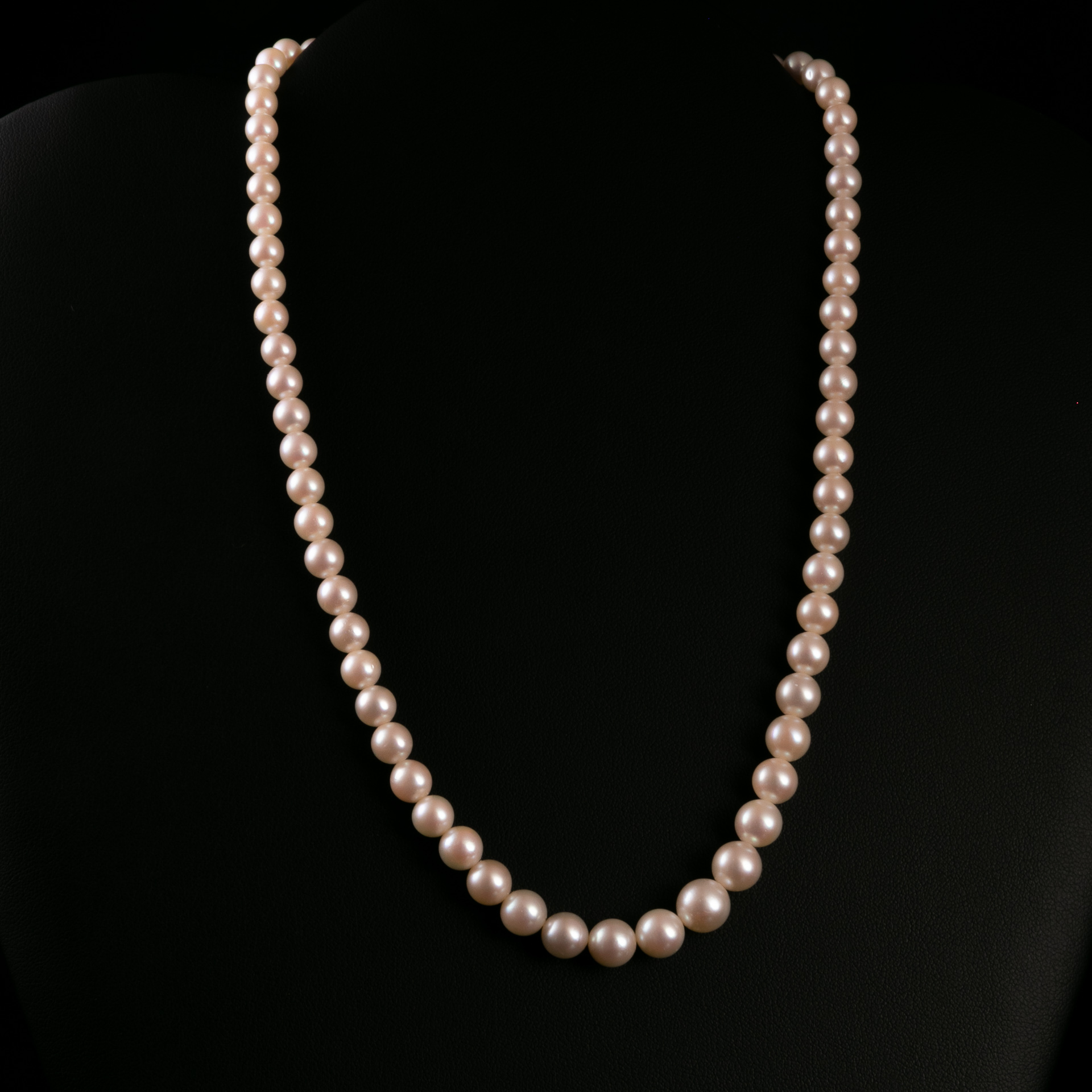 Graduated Pearl Art Deco White Gold Necklace