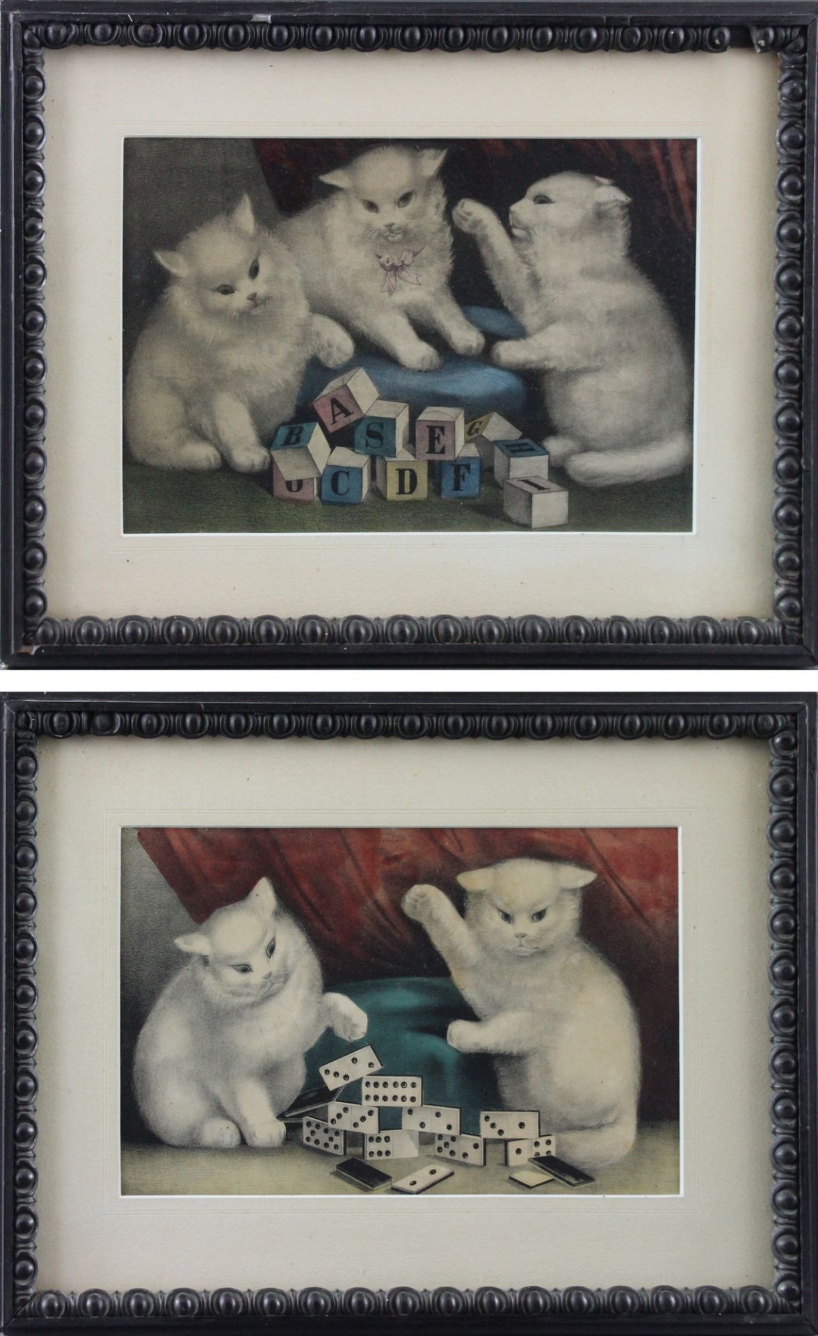 1 Paar kolorierte Schabkunstblätter/Papier, "Weiße Kätzchen mit Dominosteinen und ABC-Bauklötzen"