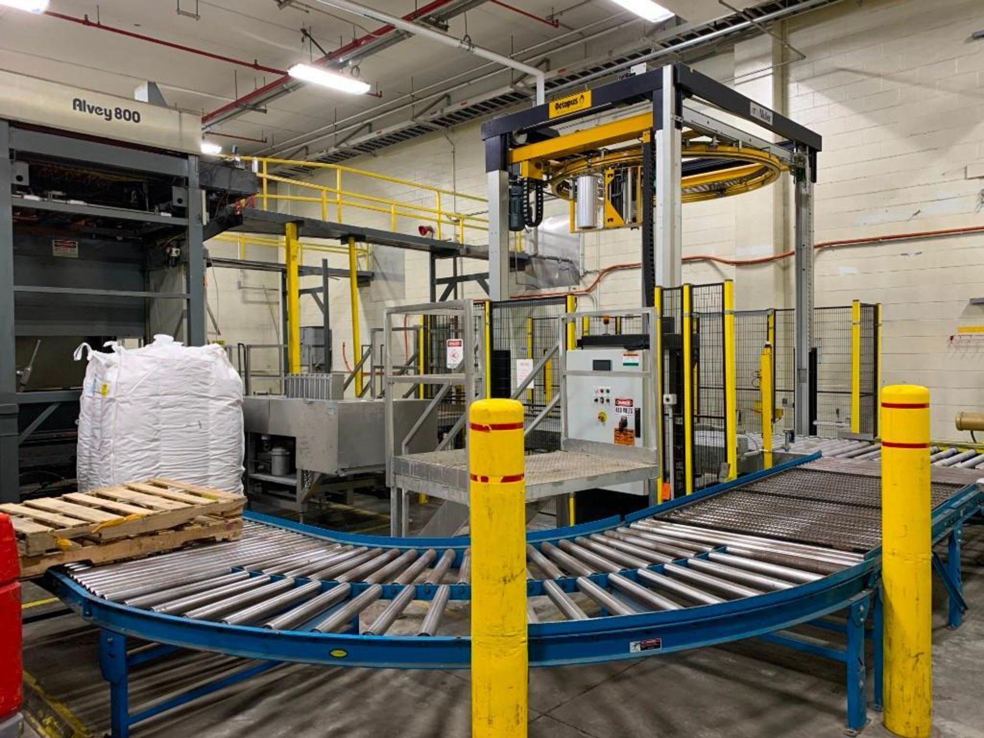 90 degree turn full pallet conveyor