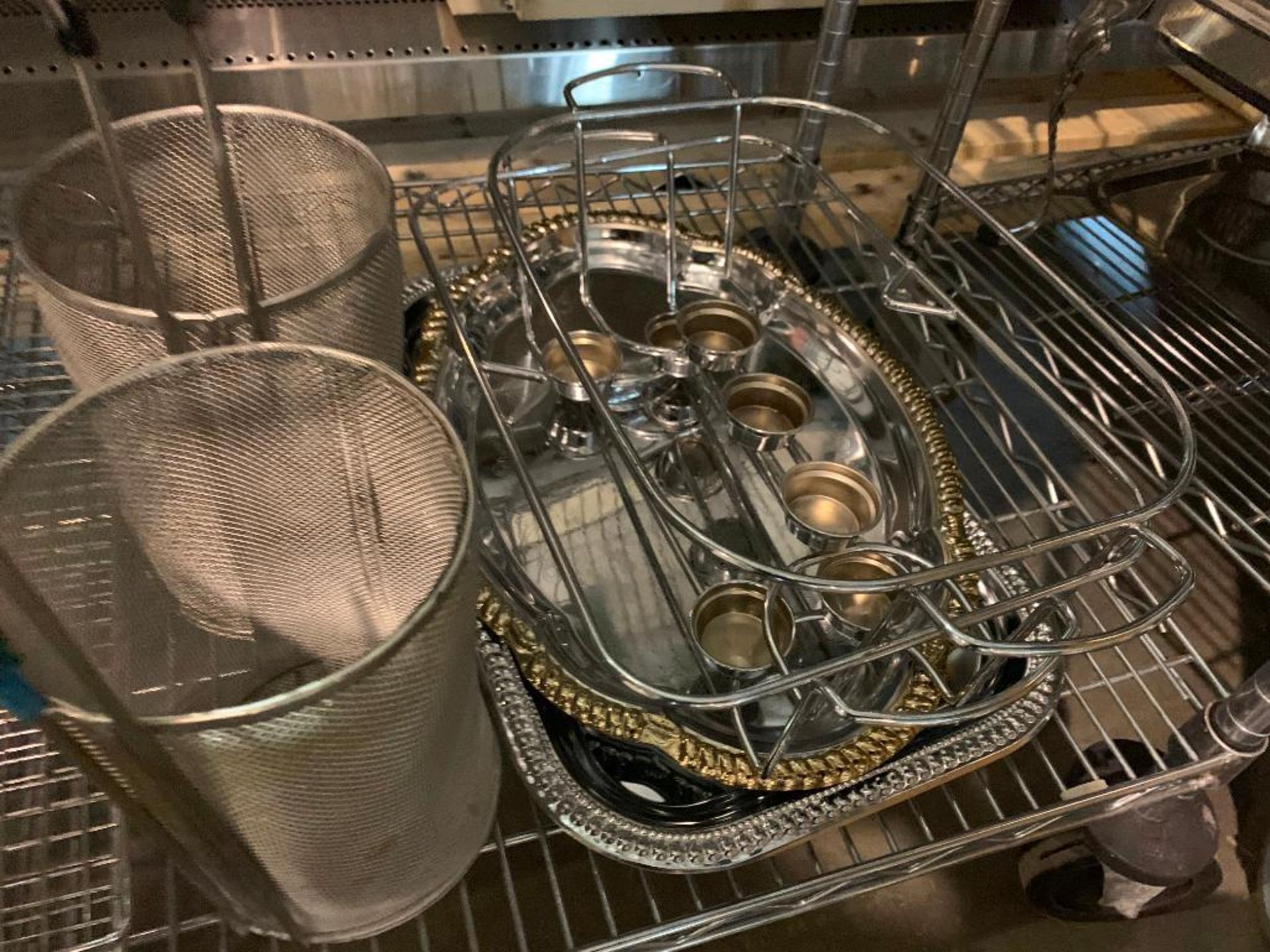 cooling wire racks; strainers; baskets; trays - Image 2 of 2