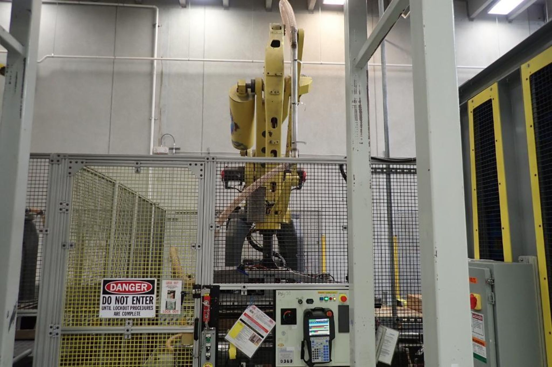 Fanuc palletizing robot model M-410-iB16 with controller and pendant - Image 8 of 12