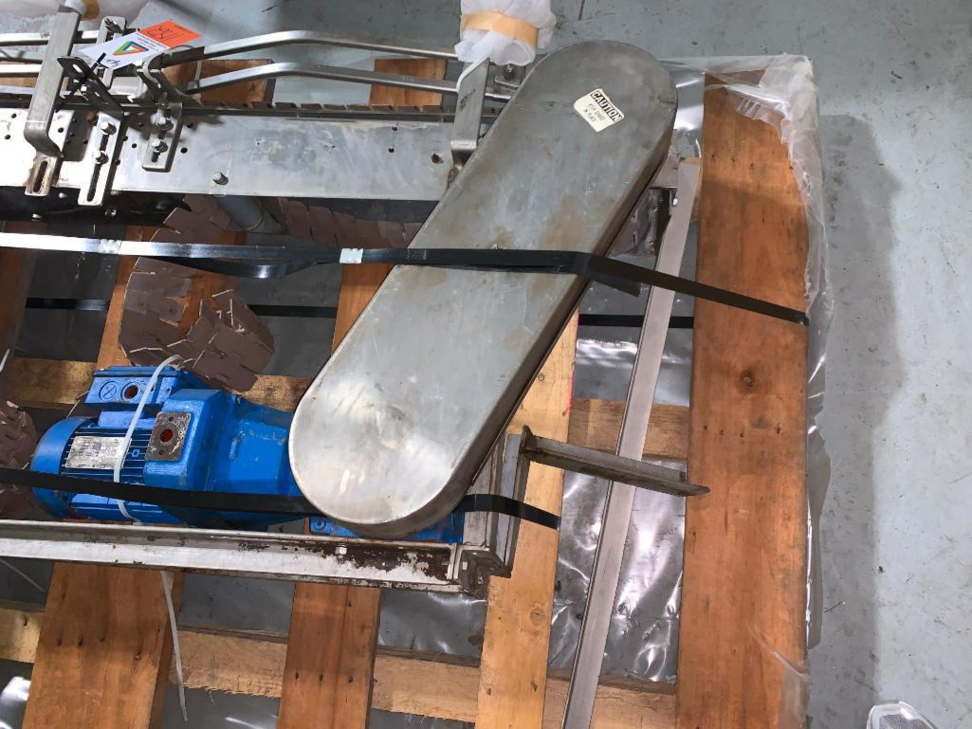 bottle conveyor section, 4 ft. x 3.5 in. parts, with motor - Located in Tifton, GA - Image 4 of 22