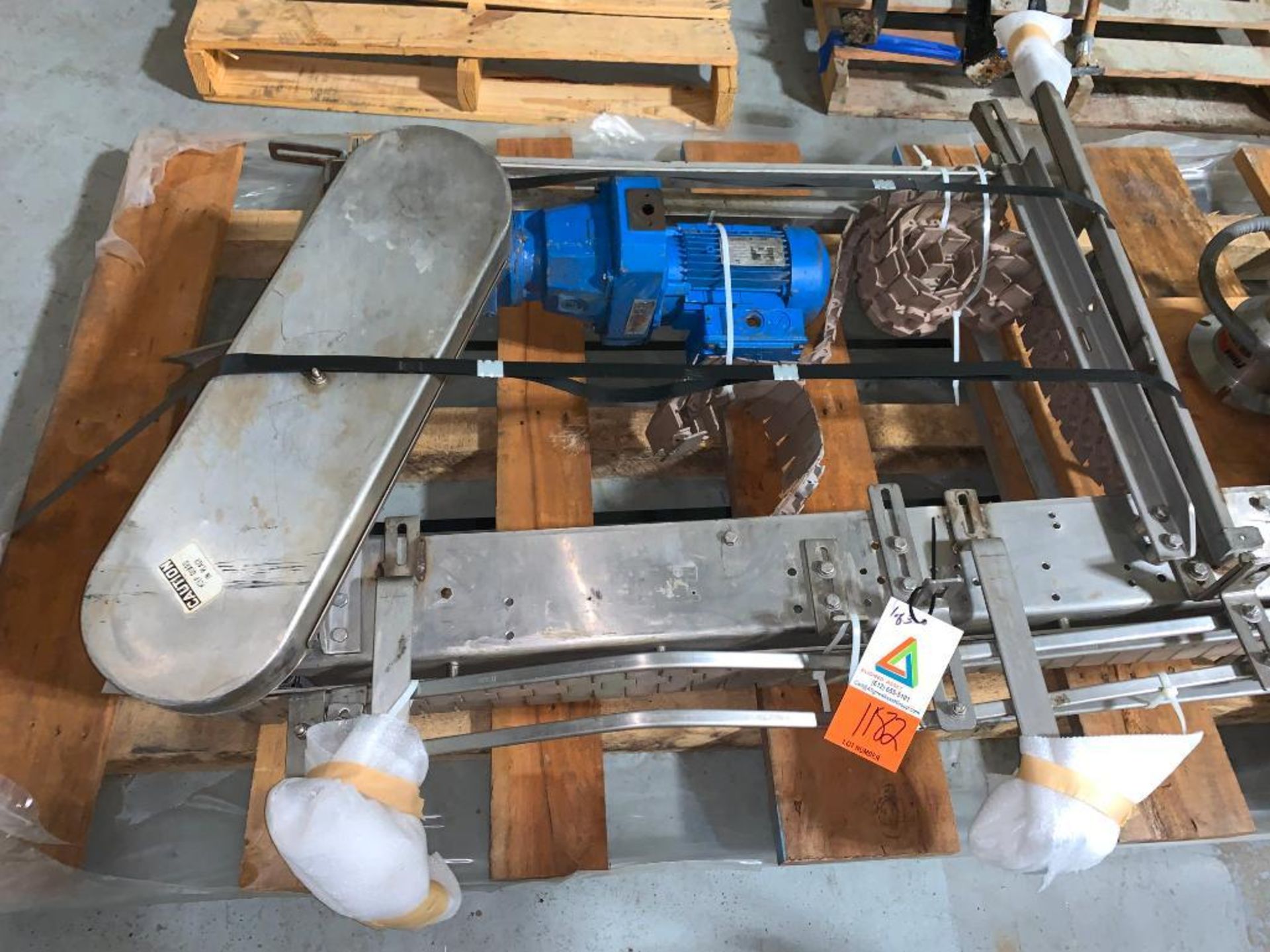 bottle conveyor section, 4 ft. x 3.5 in. parts, with motor - Located in Tifton, GA