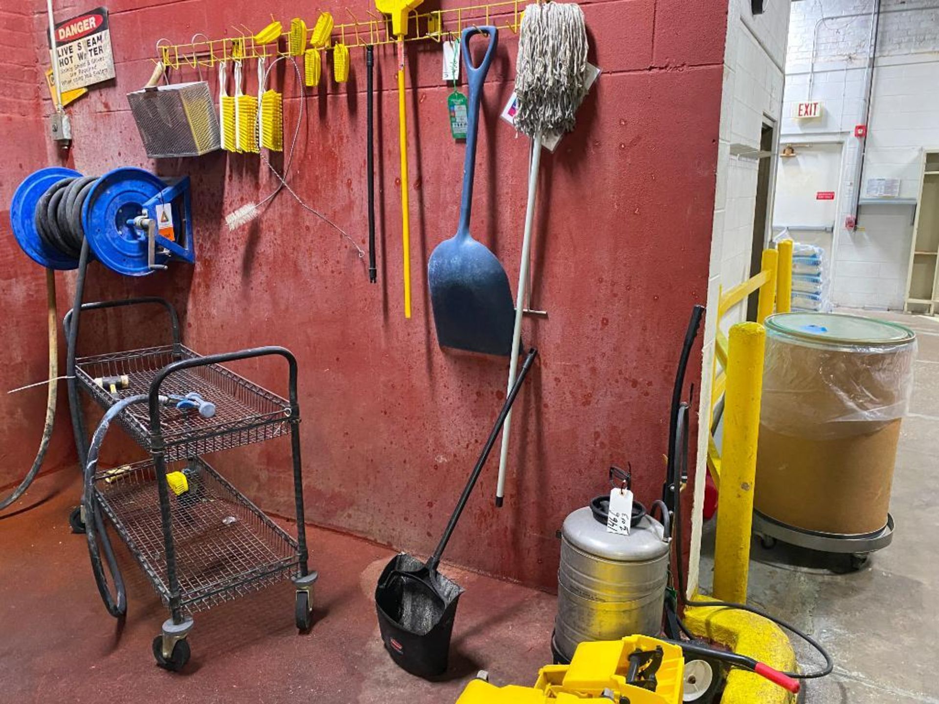 lot of assorted sanitation equipment, includes wire container and wire rolling carts - Image 5 of 9