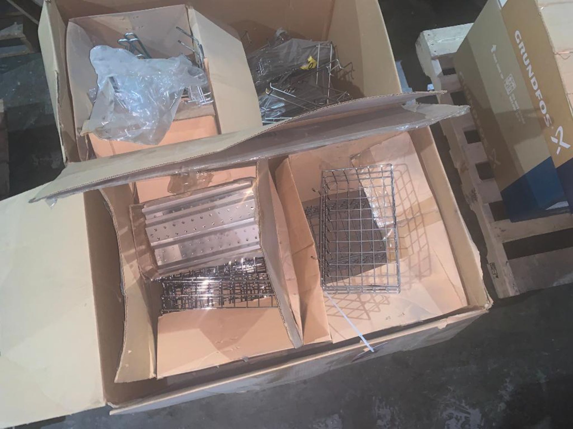 pallet of wire baskets and wire parts - Image 3 of 7