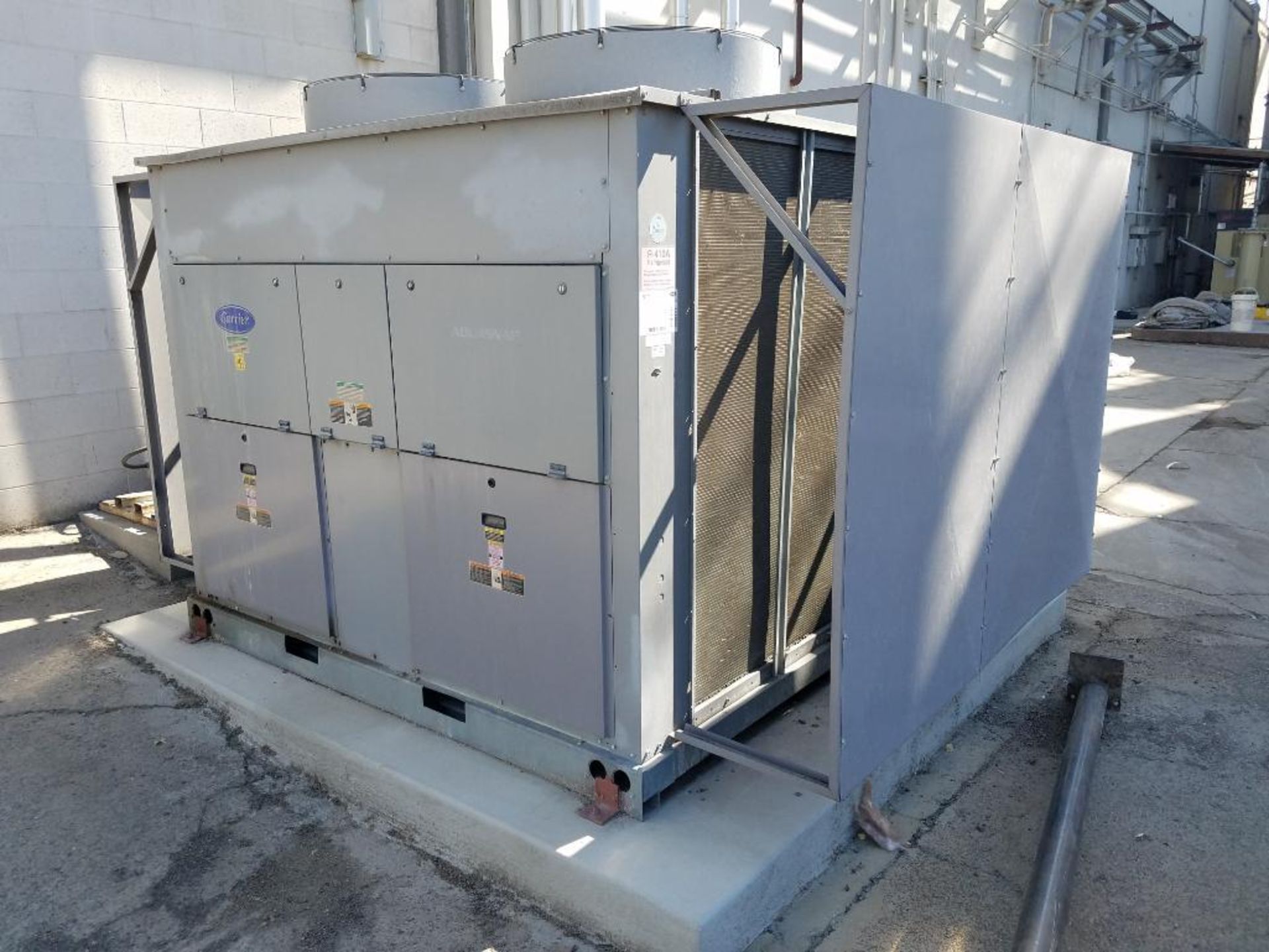 Carrier water chiller