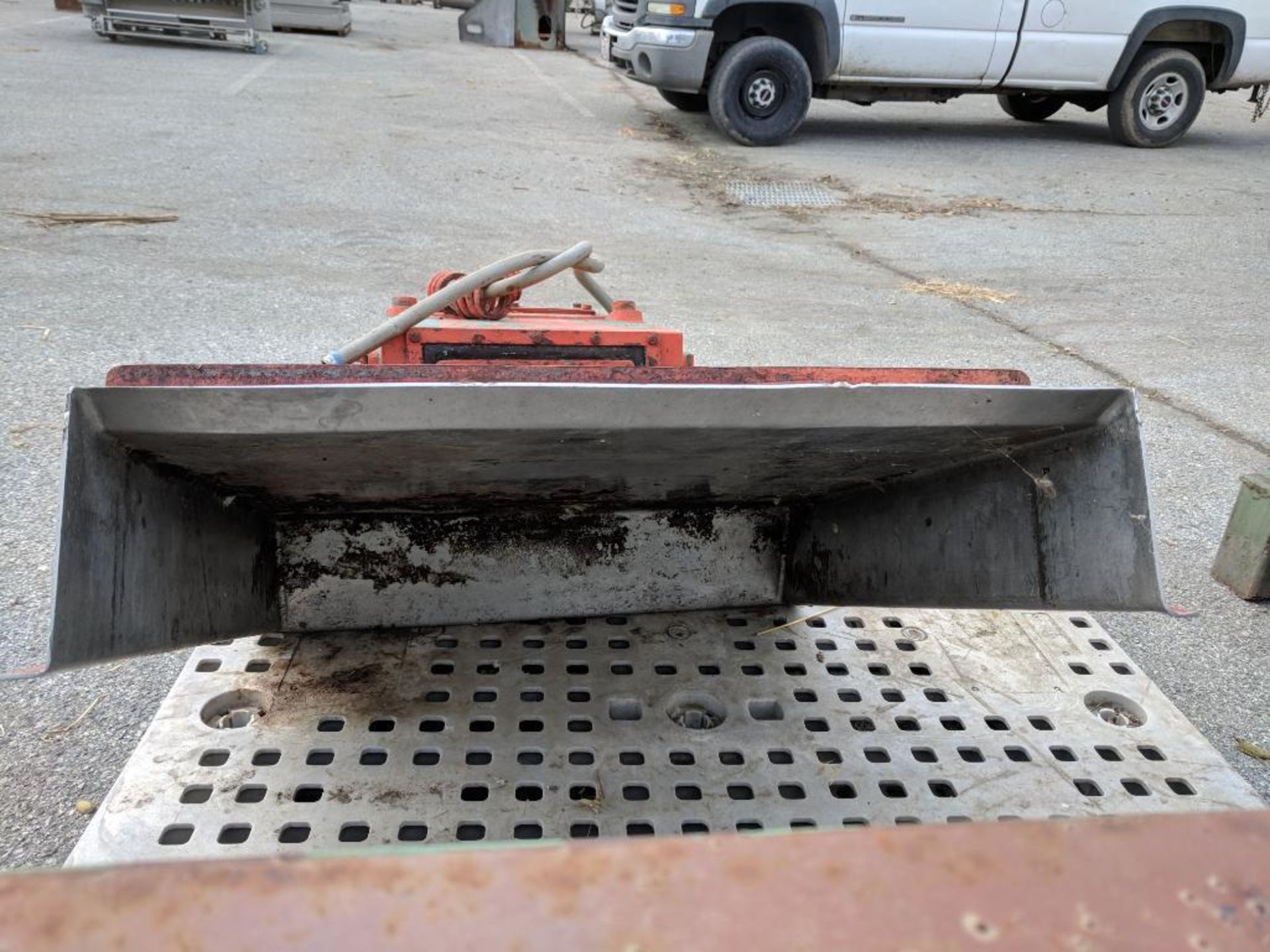 stainless steel vibratory feeder with hoist bin dumper - Image 7 of 14