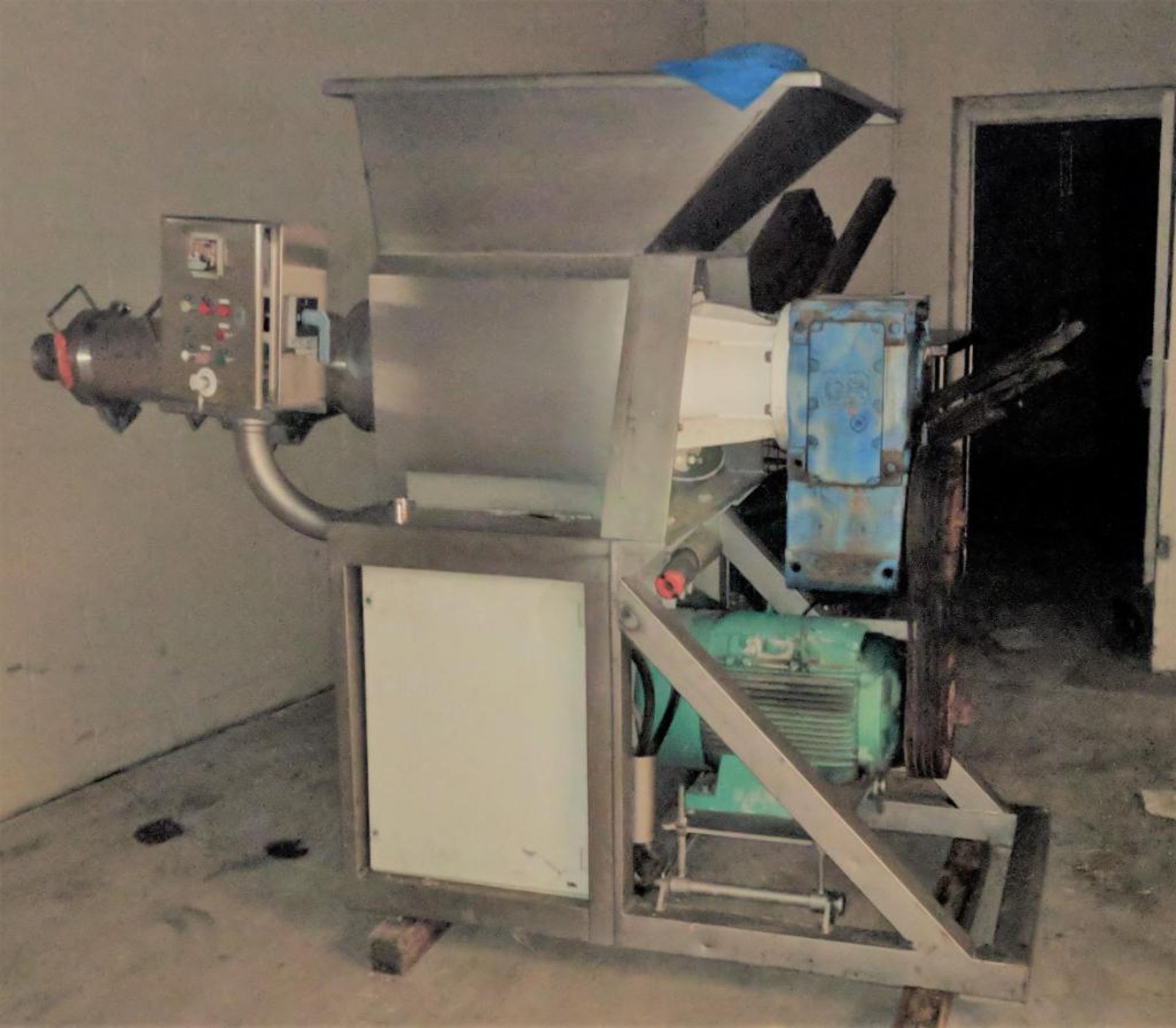 AM2C mechanical bone/meat separator 50 hp, grinder, screw press - Image 17 of 18