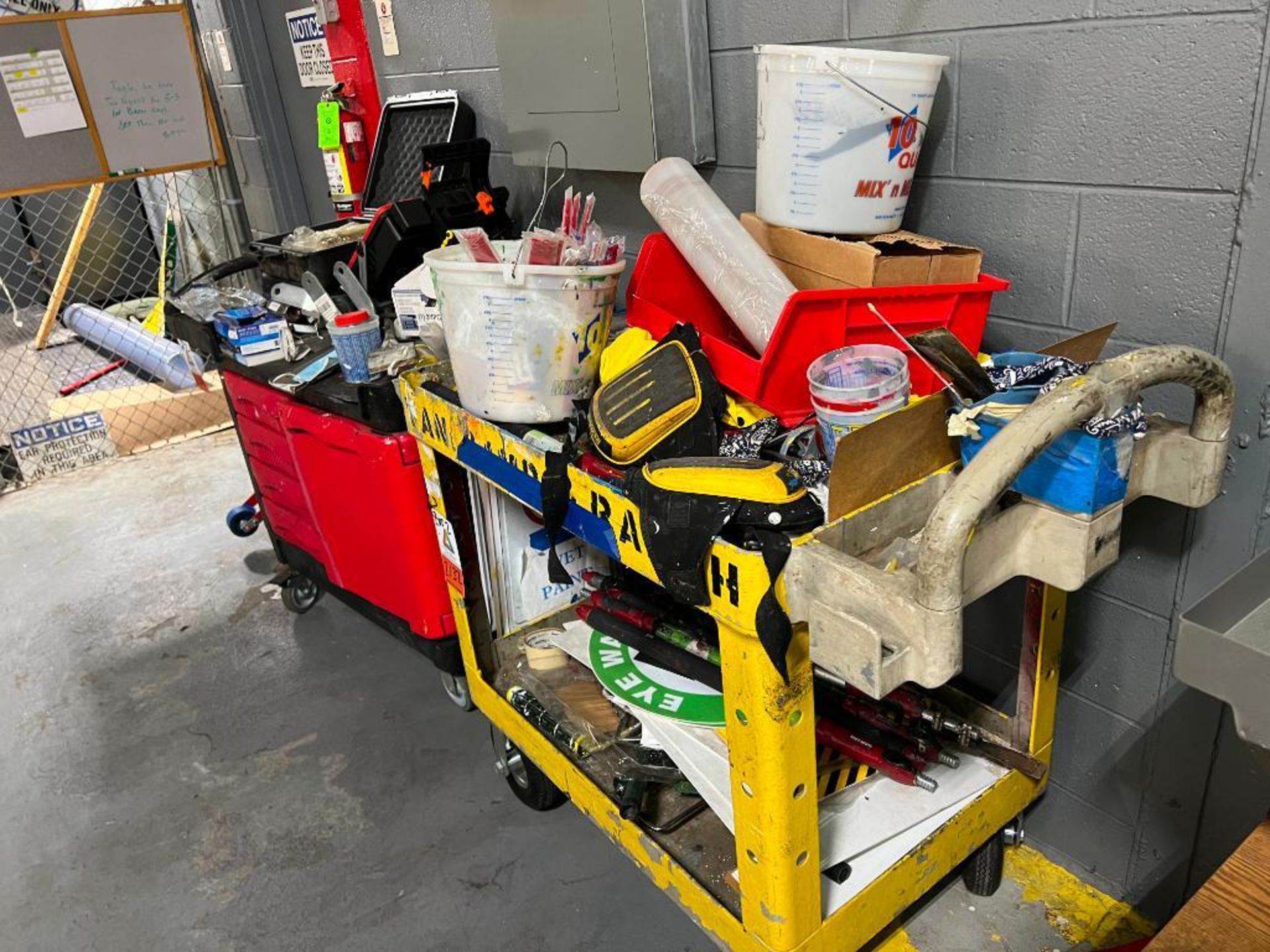 Rubbermaid cart with contents - Image 19 of 21