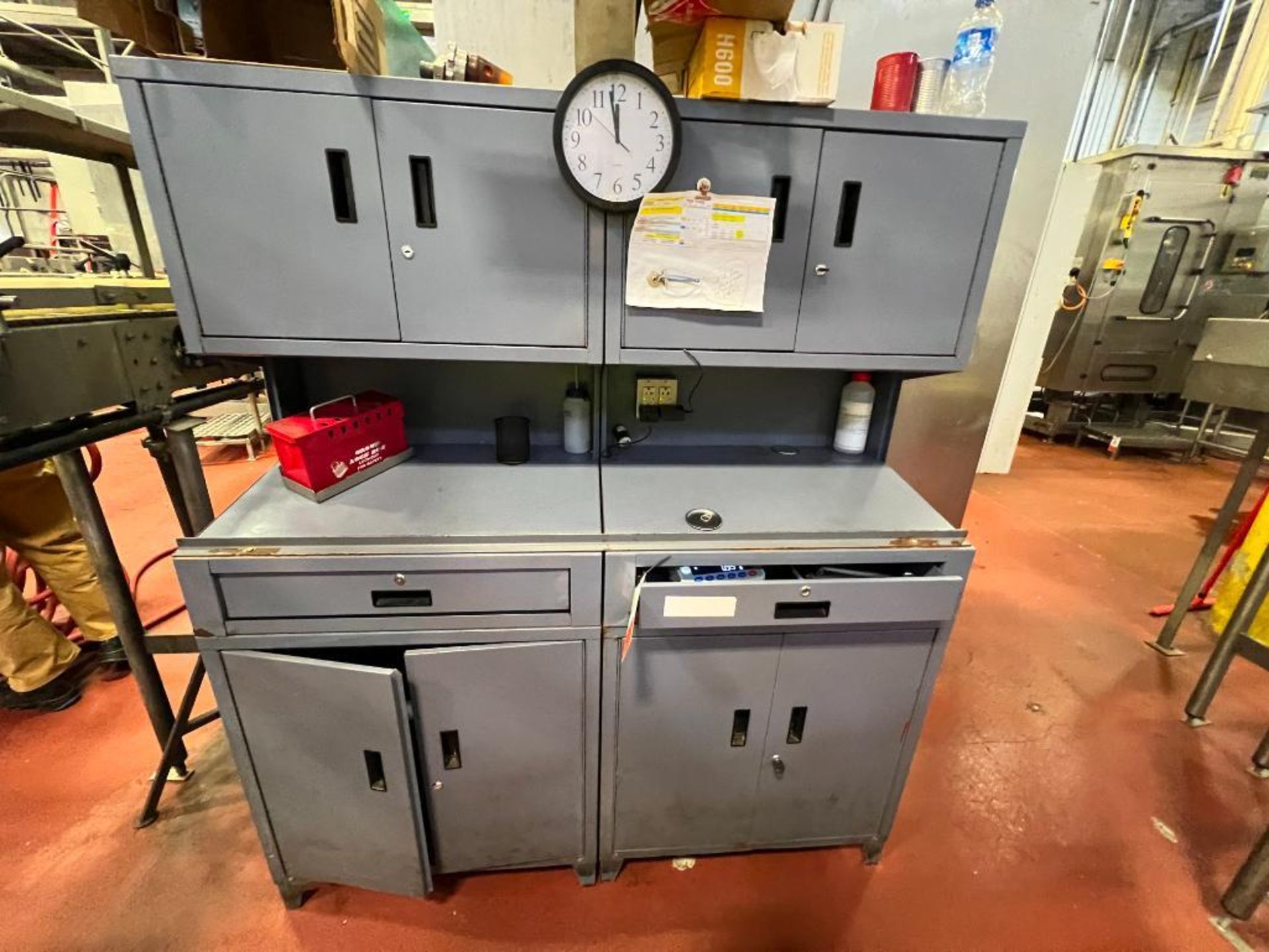 gray mild steel shop workstation with contents - Image 5 of 22