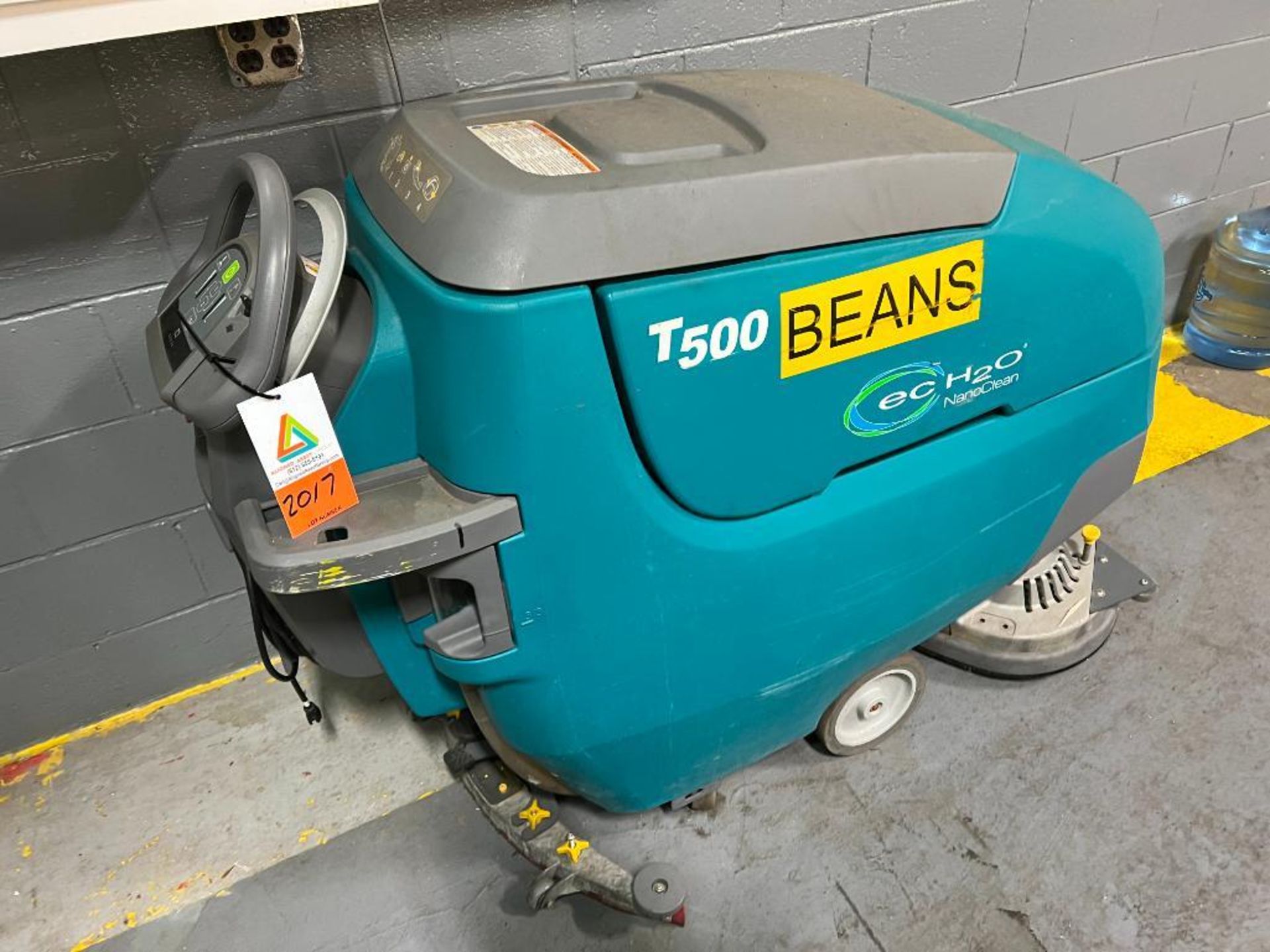 Tennant walk behind electric floor scrubber model T500 - Image 3 of 12