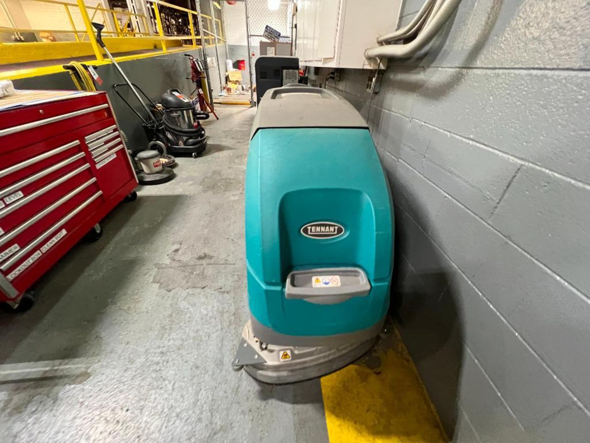 Tennant walk behind electric floor scrubber model T500 - Image 11 of 12