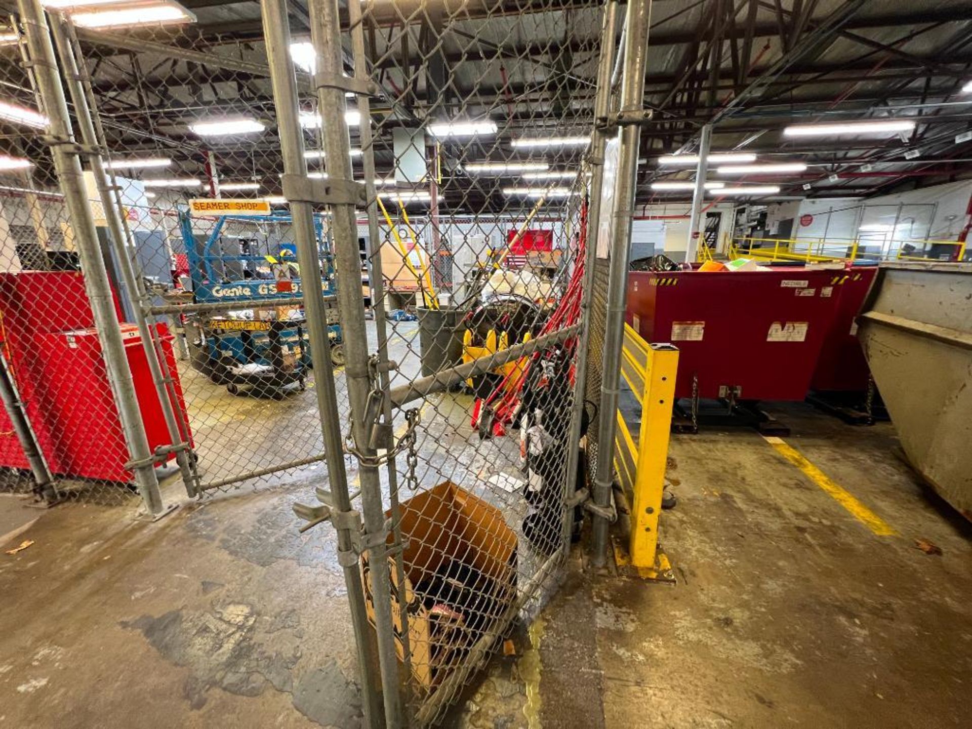 chainlink fence storage cage, currently wired for power, 4-walls - Image 2 of 9