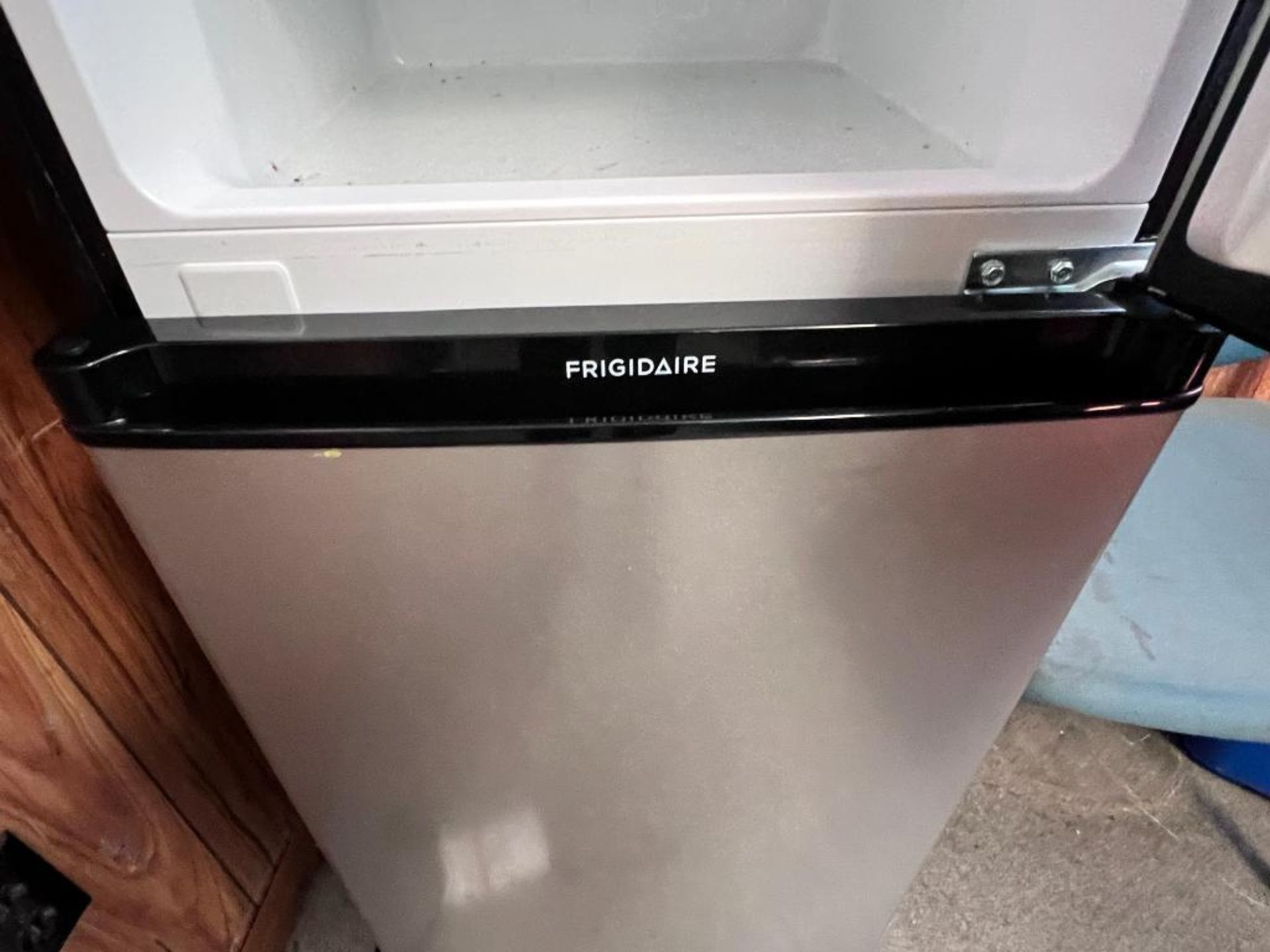 Frigidaire refrigerator - Image 4 of 4