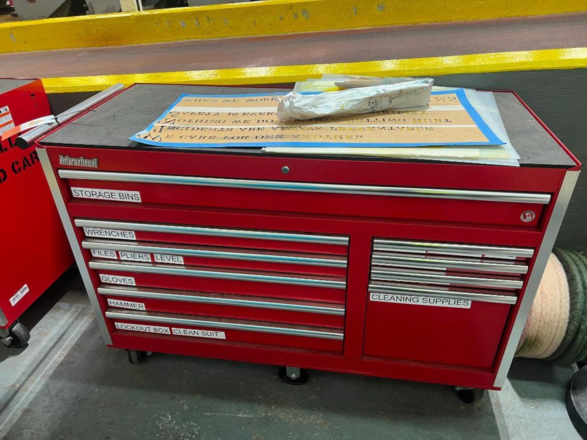 International 10-drawer rolling tool box