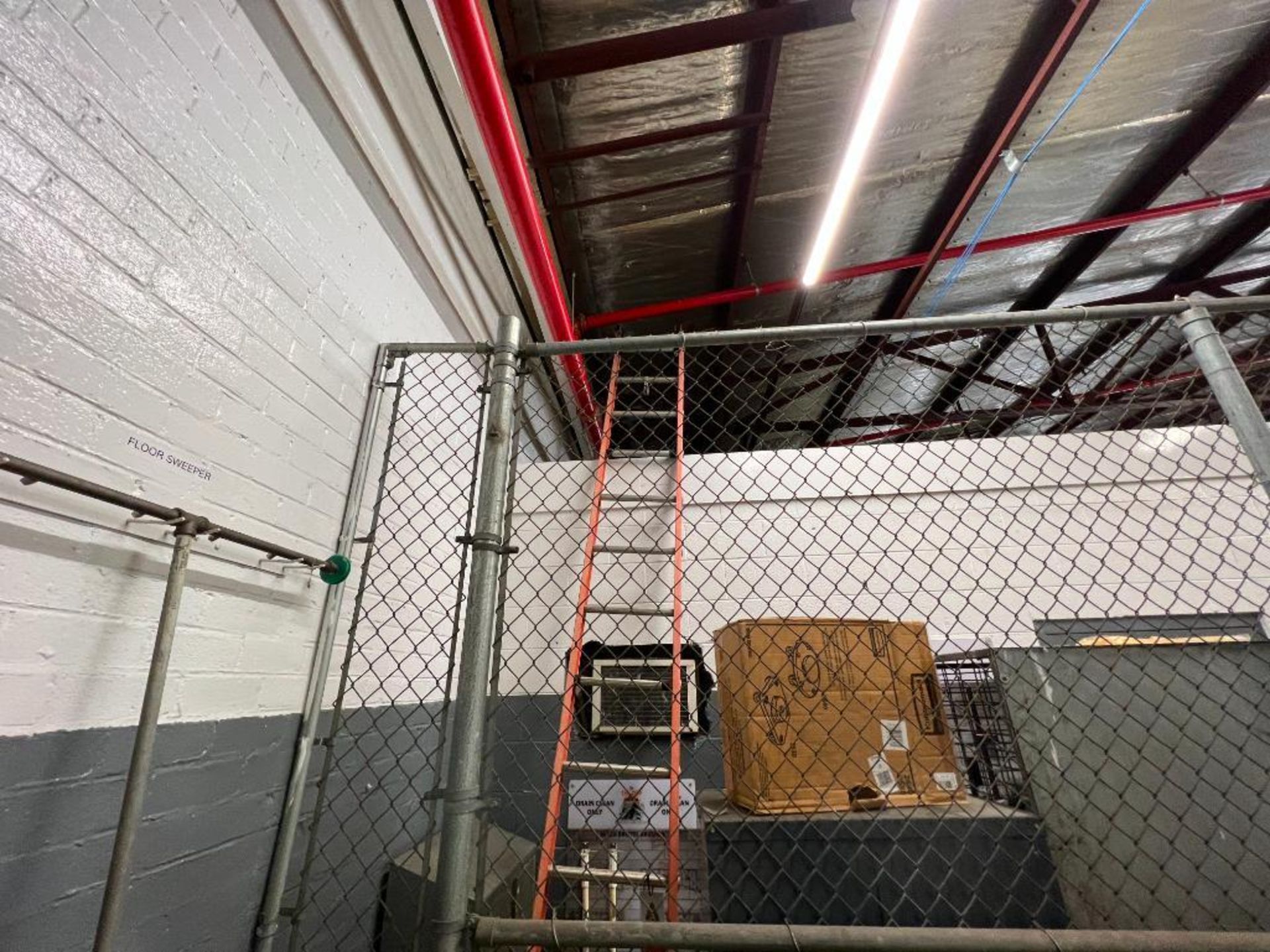 Werner 12 ft. fiberglass straight ladder - Image 3 of 5