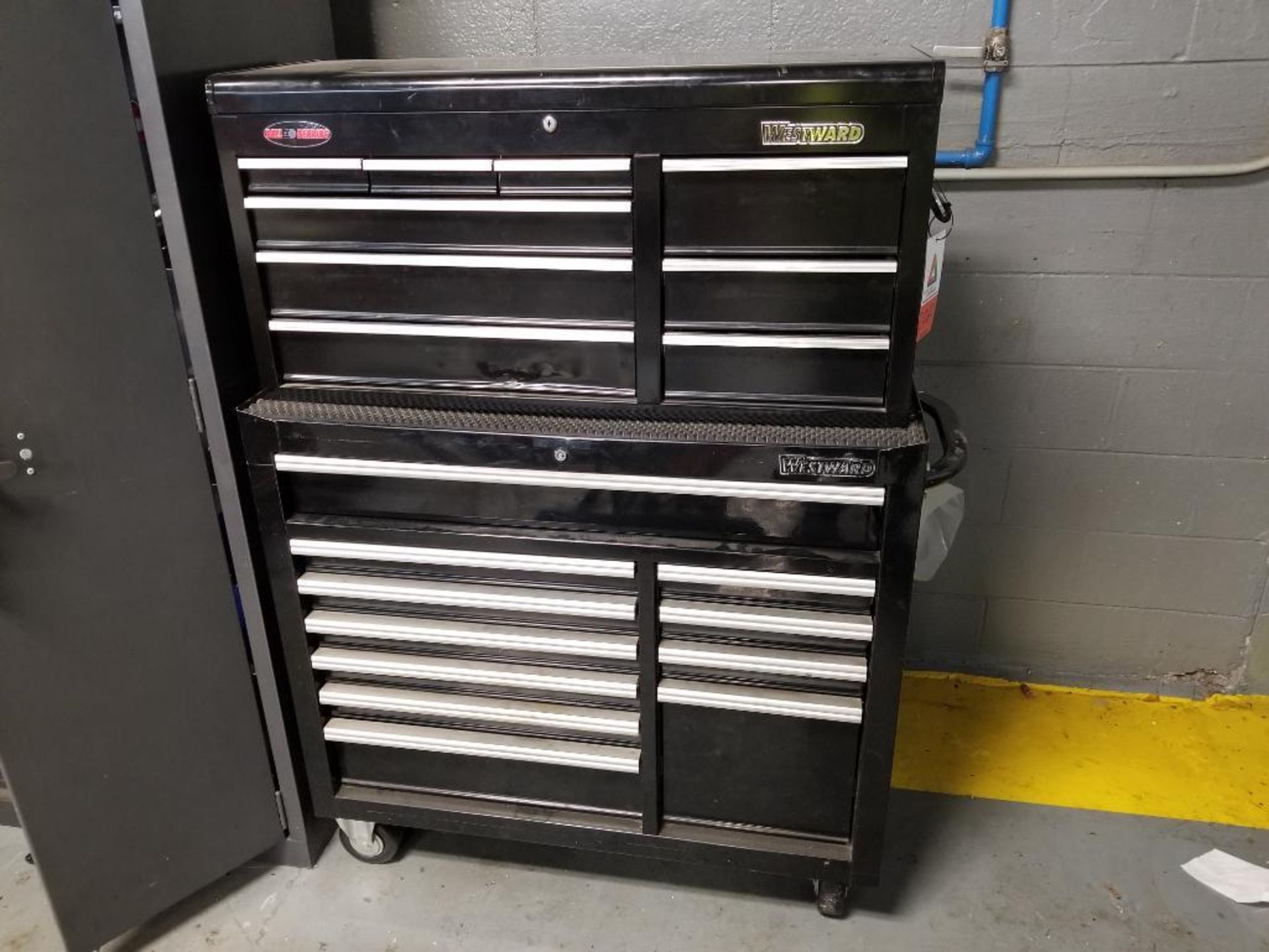 Westward 20-drawer rolling tool box