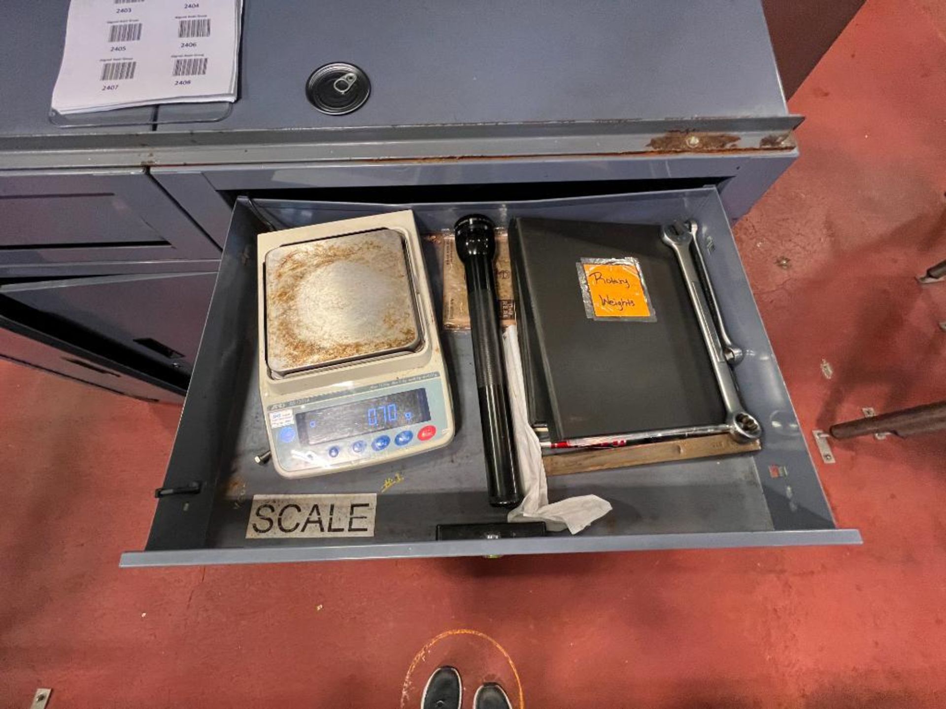 gray mild steel shop workstation with contents - Image 11 of 22